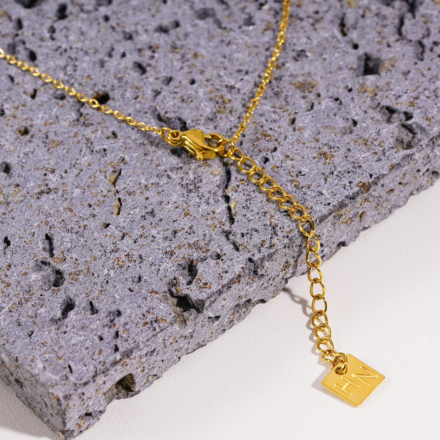 AUREOLE Gold: Essential Daily Chain with Delicate Square Beads
