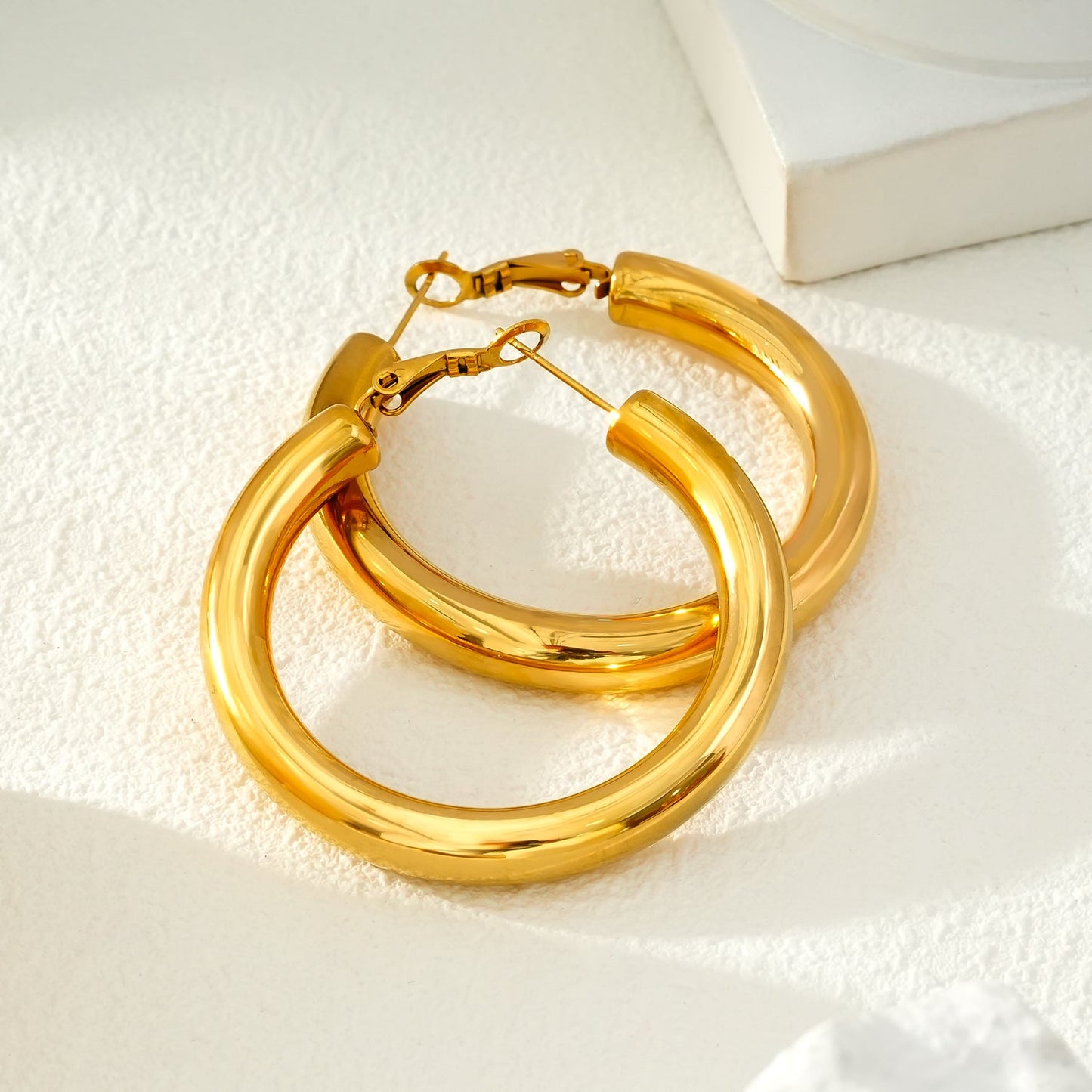 BOBOYI Gold: Mid Width Smooth Finish Effortless Day-to-Night Hoops