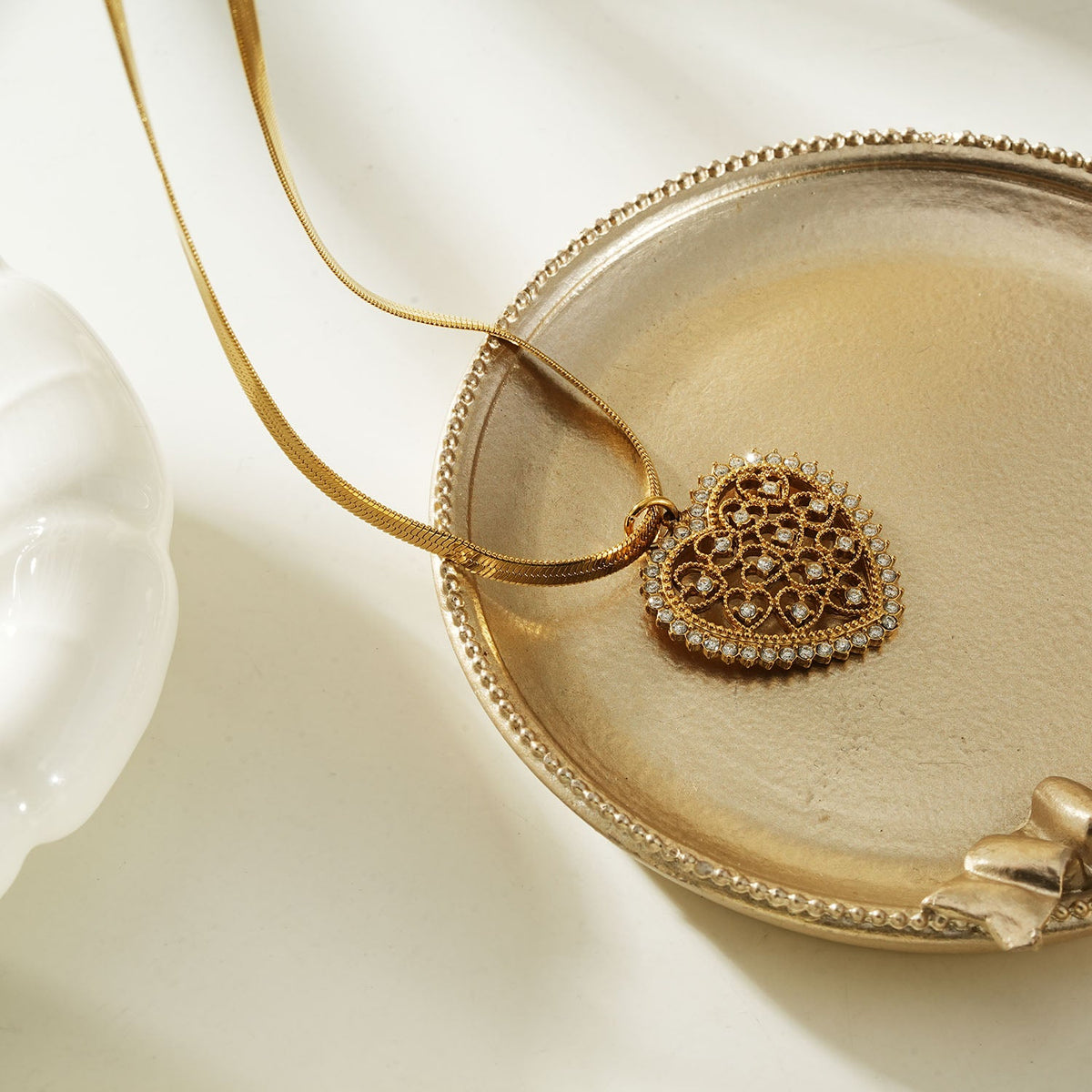 KAARI Gold: Filigree Heart Pendant Necklace with a Snake Skin Textured Chain