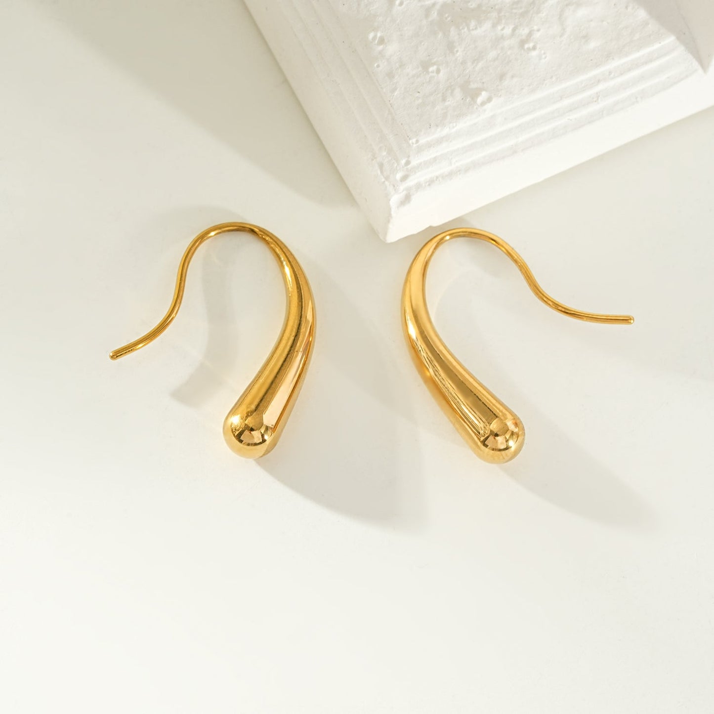 CLARA Gold: Swirl Tail Hoop Earrings – Minimalist Fluid Curve Design