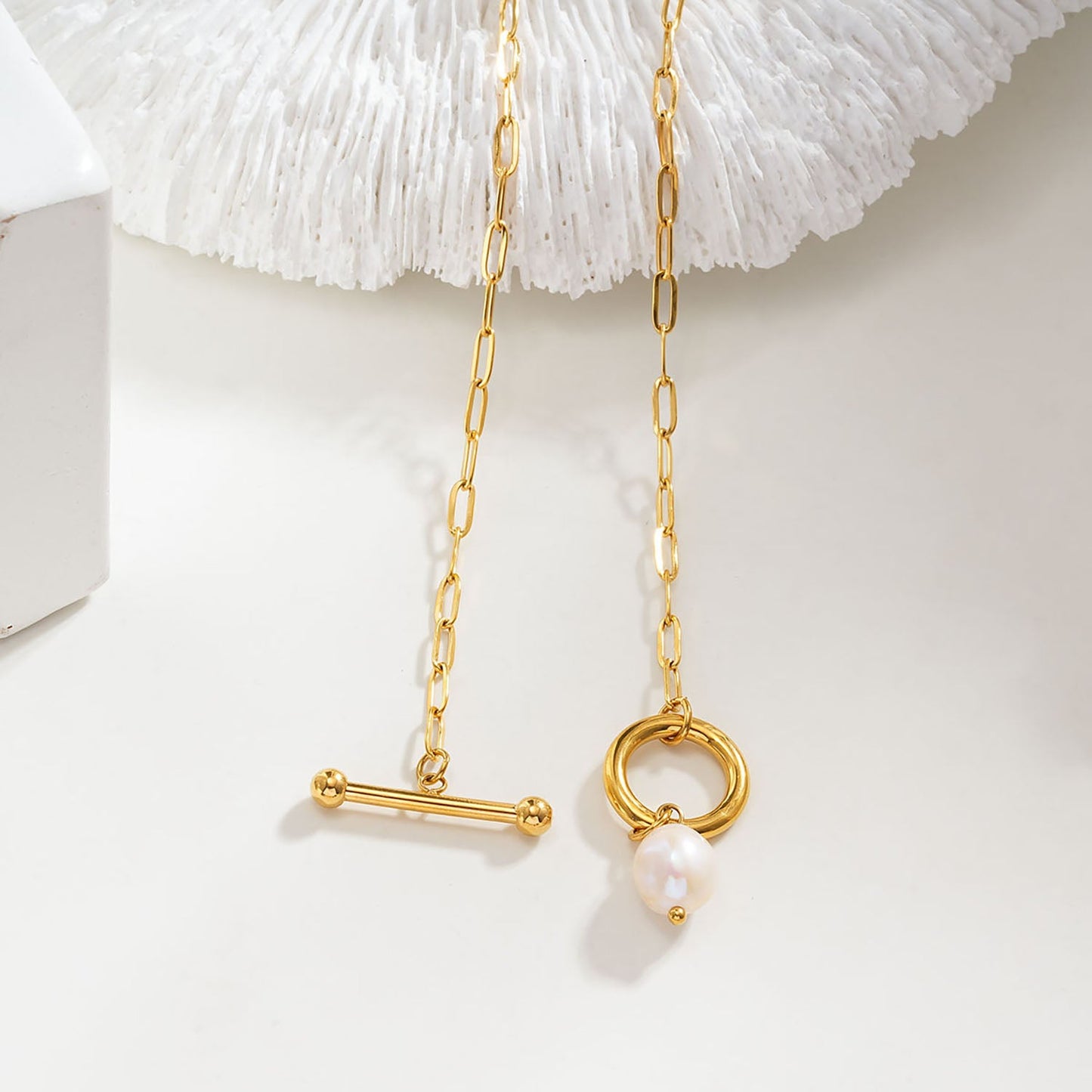 D'ANGELA Gold: Paperclip Chain Necklace with Toggle Fastener & Pearl Charm
