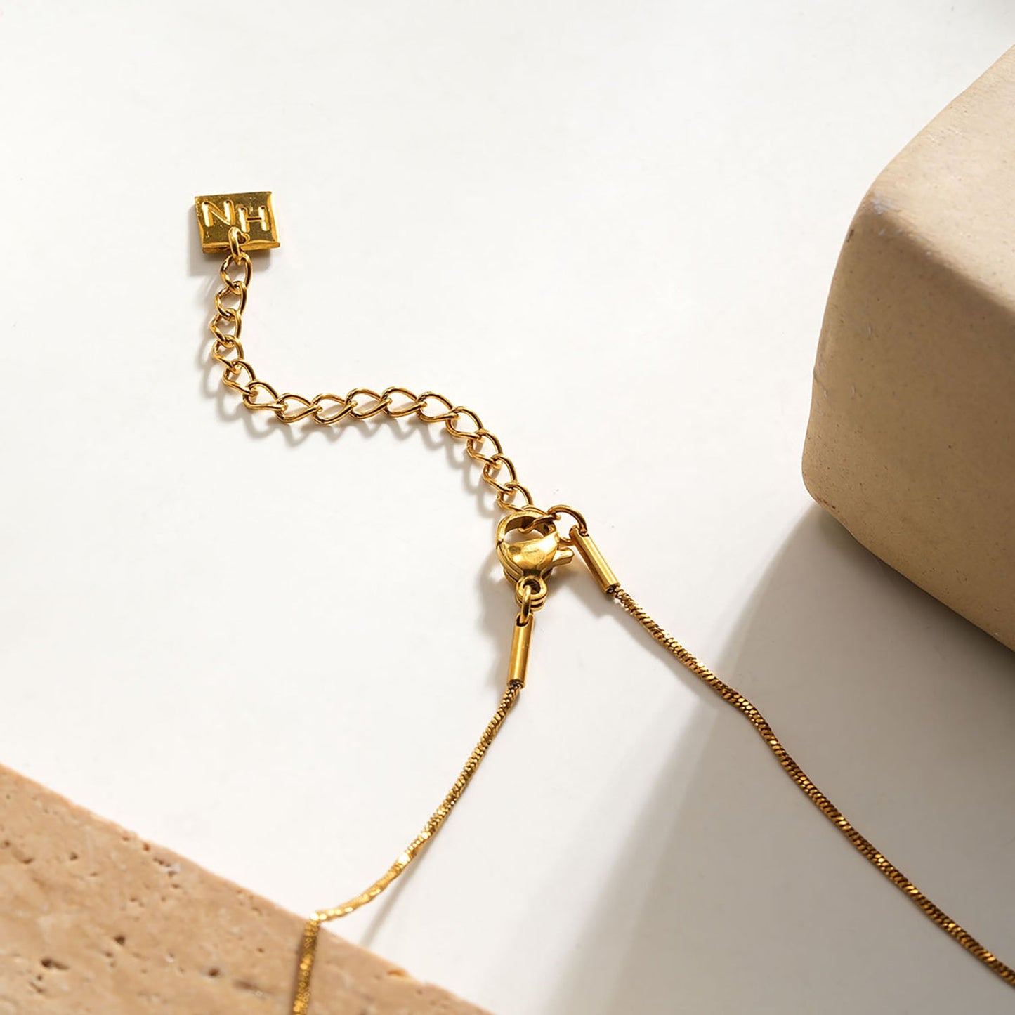 VAZSONY Gold: Effortless Grace - Dainty Textured Chain Necklace with Single Freshwater Pearl