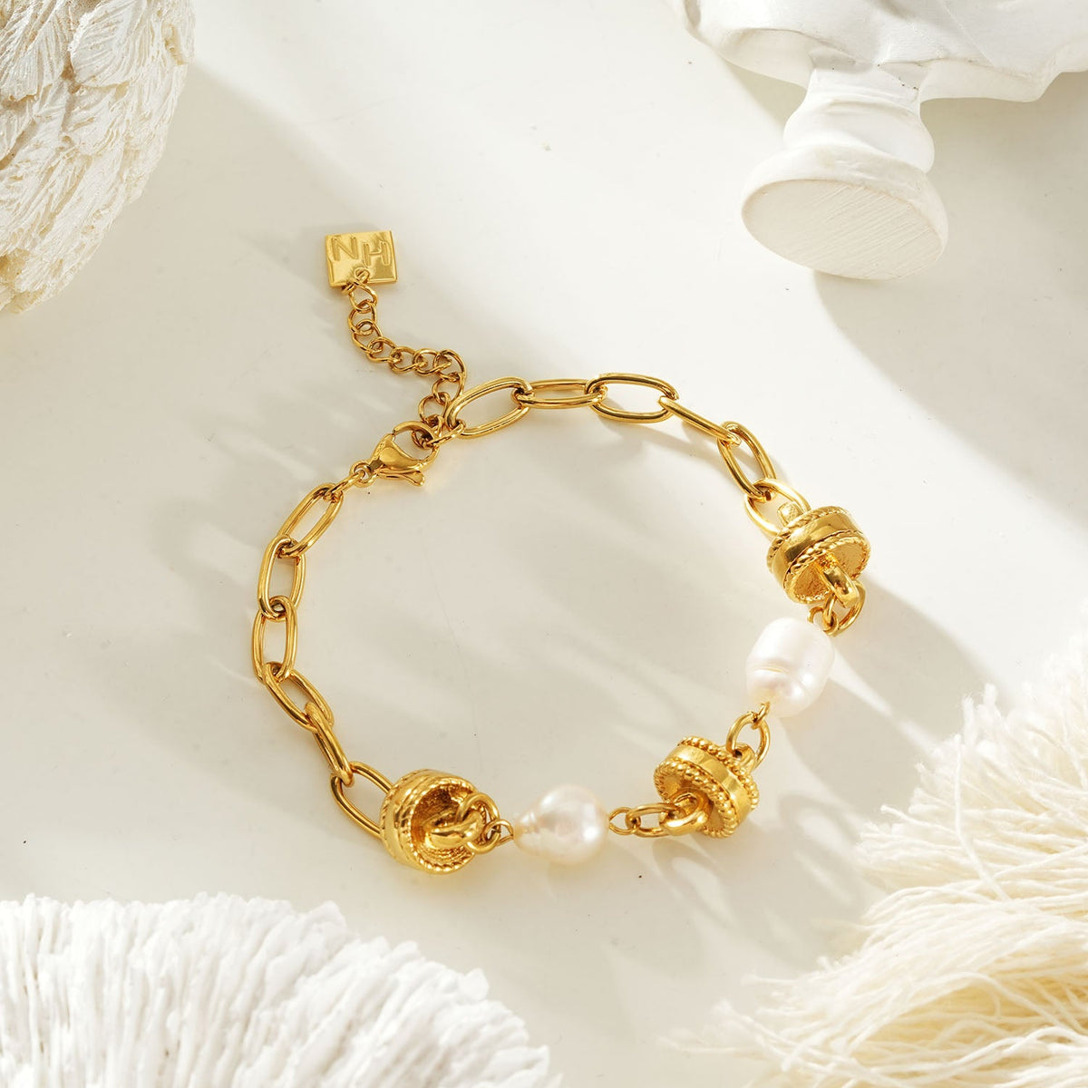 ARGENTA Gold: Regal Harmony Chain Bracelet with Gold Beads and Freshwater Pearls