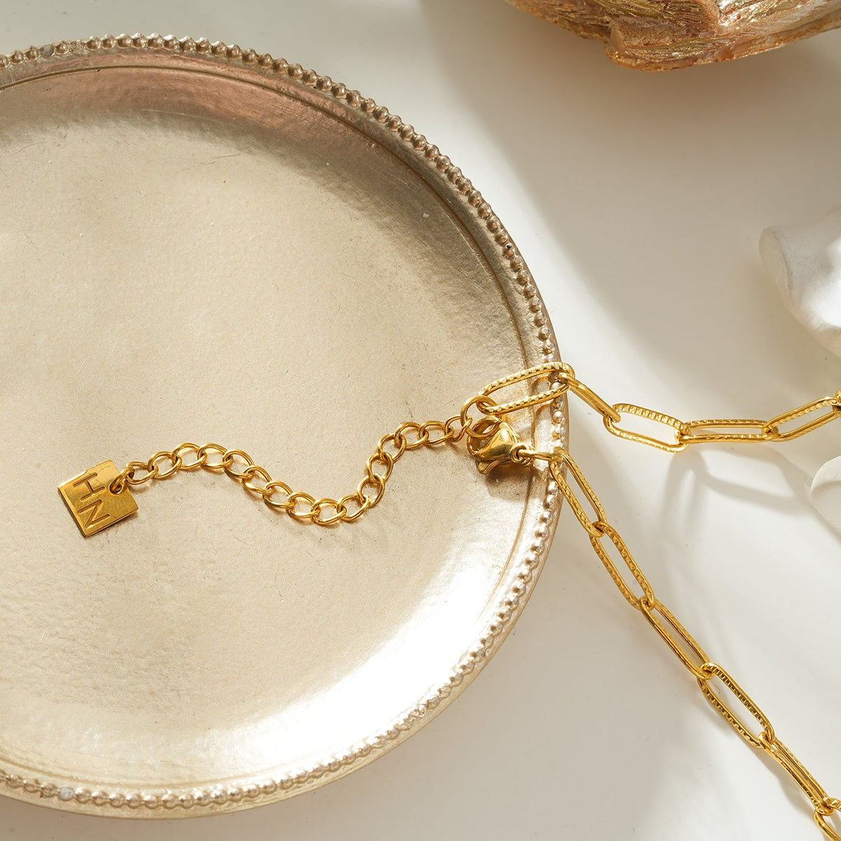 ZUWENA Gold: Reversible Coin Pendant Necklace with Textured Paperclip Chain