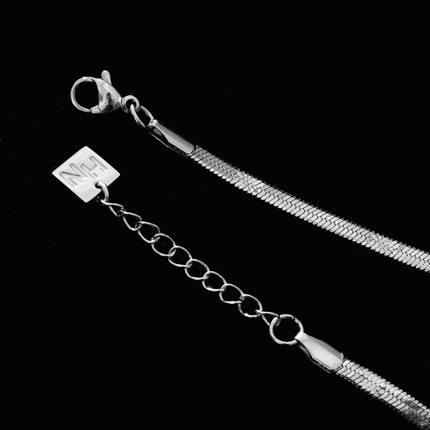 MUKER Silver (White Gold): Star Embossed Snake Skin Textured Chain Bracelet