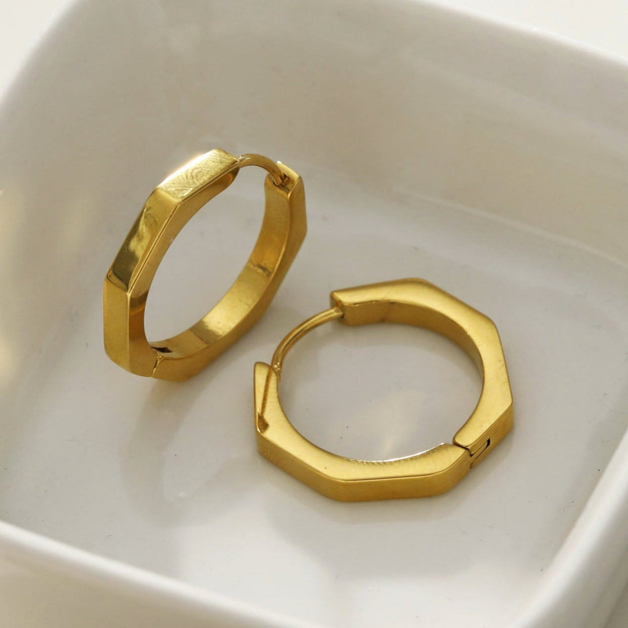CALAU Gold: Geometric Contemporary Hoop Earrings