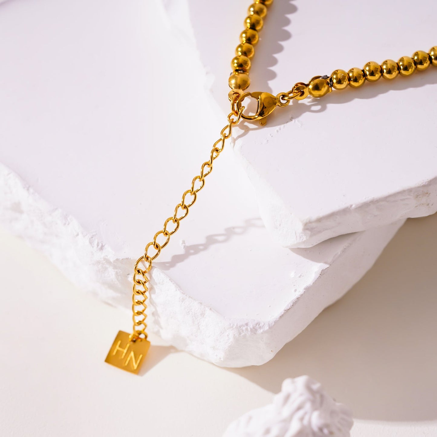 Style OSTIA 3758: Chalcedony Stones, Fresh Water Pearls & Gold Ball-Beaded Necklace.