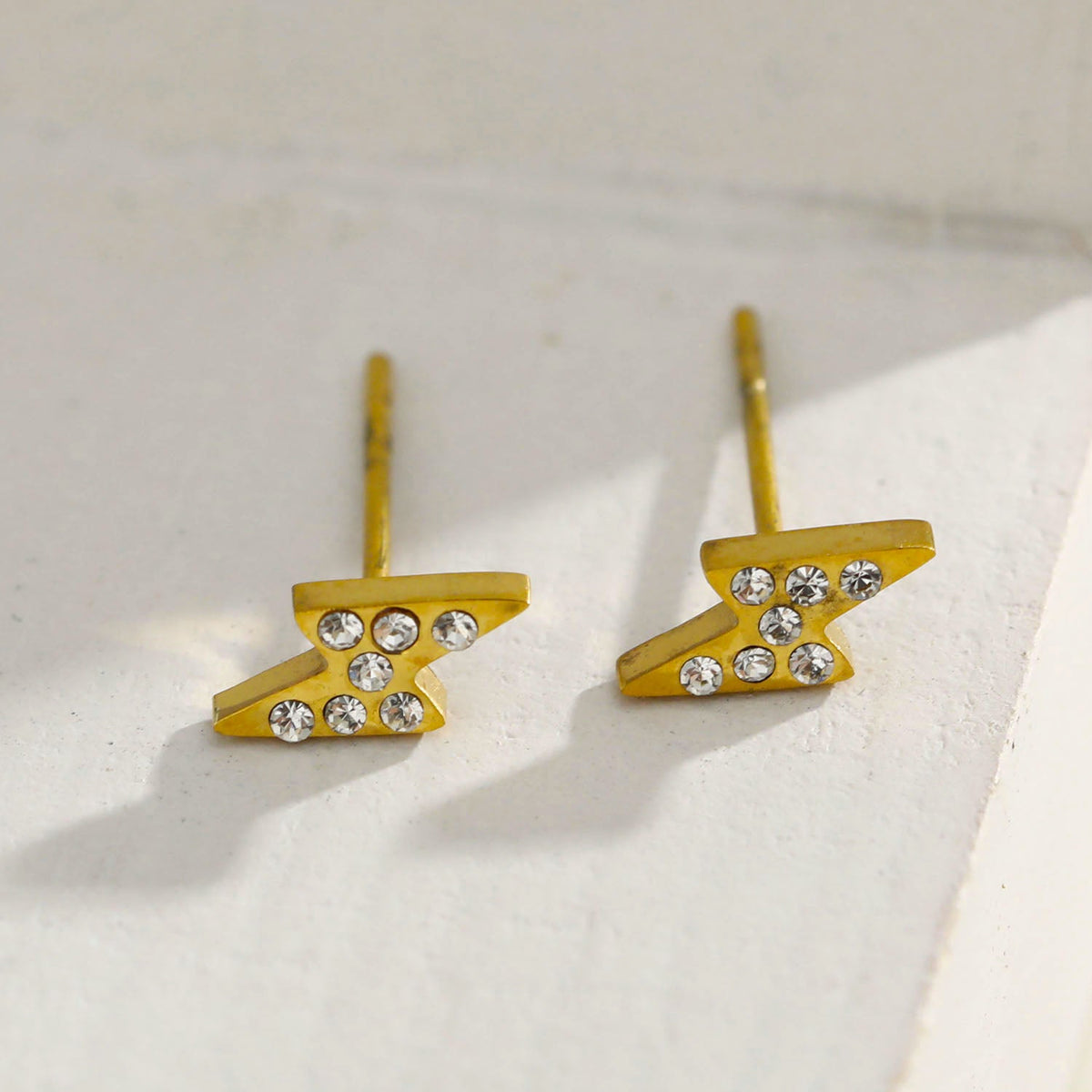 ANNELI 'Zig-Zag' Zirconia Stud Earrings