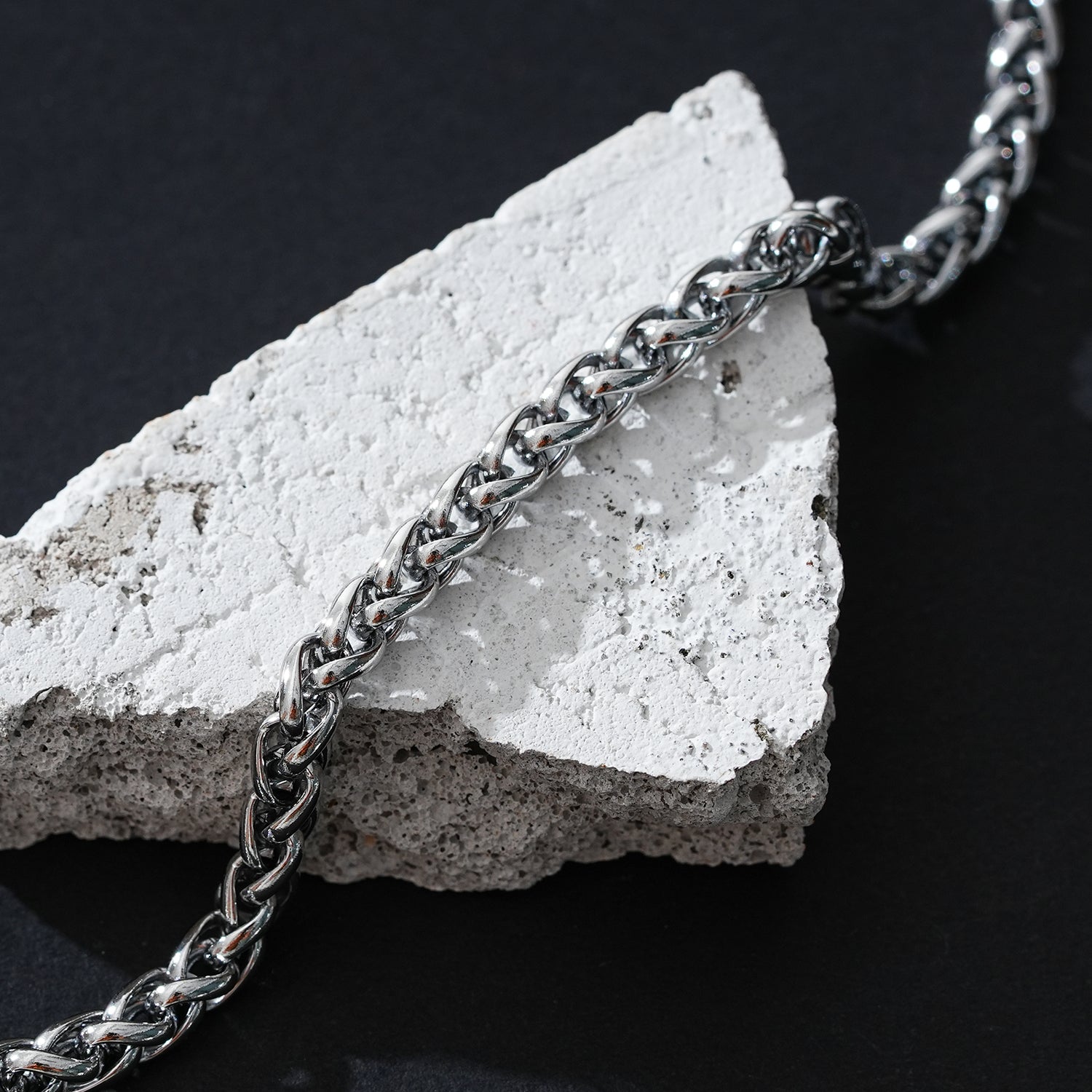 Style ALDWYCH 8118: Unisex Chunky Silver Bracelet - Bold, Stylish &amp; Versatile.