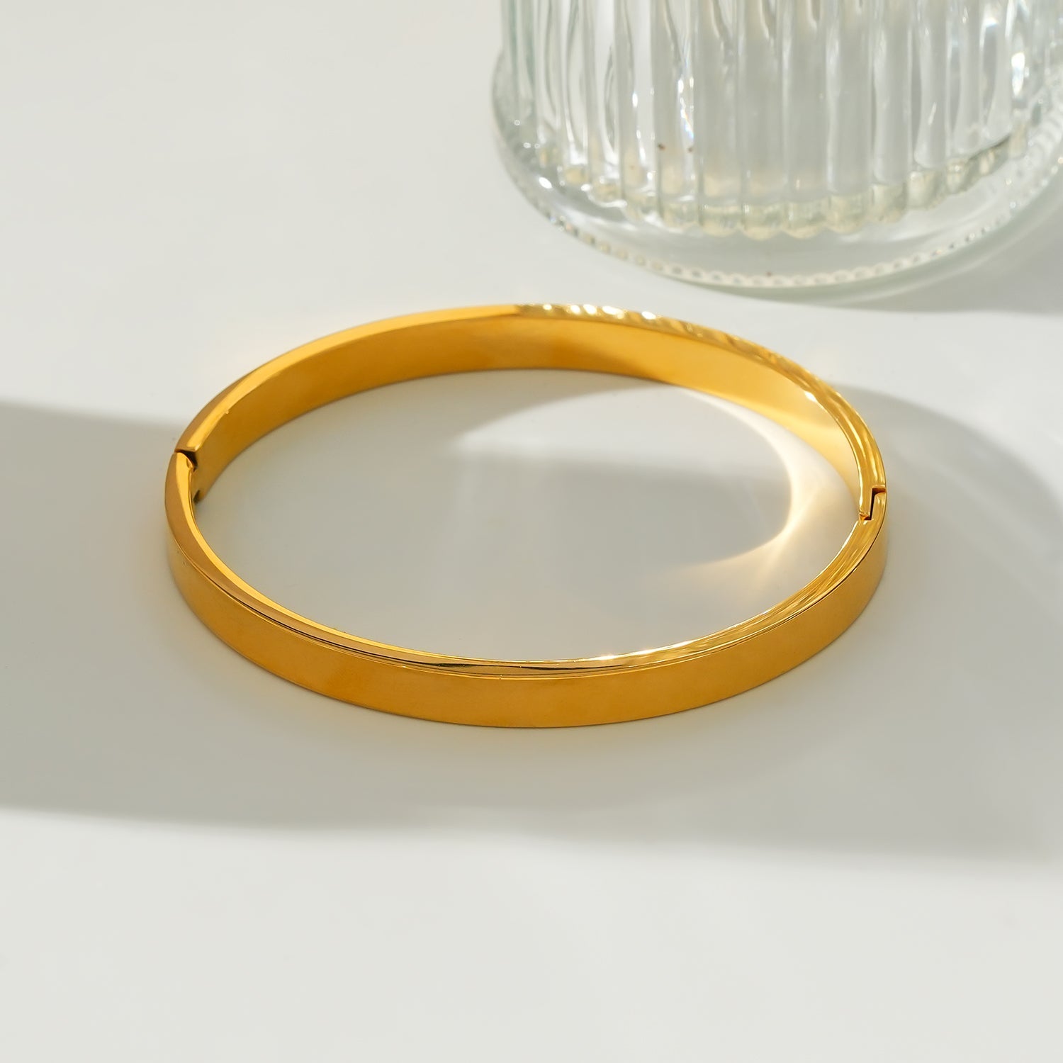 Style ATTILI: Minimalist Classic Gold Band Bracelet