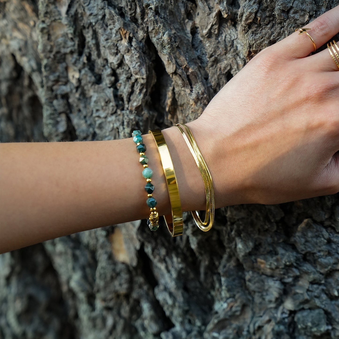 Style ATTILI: Minimalist Classic Gold Band Bracelet