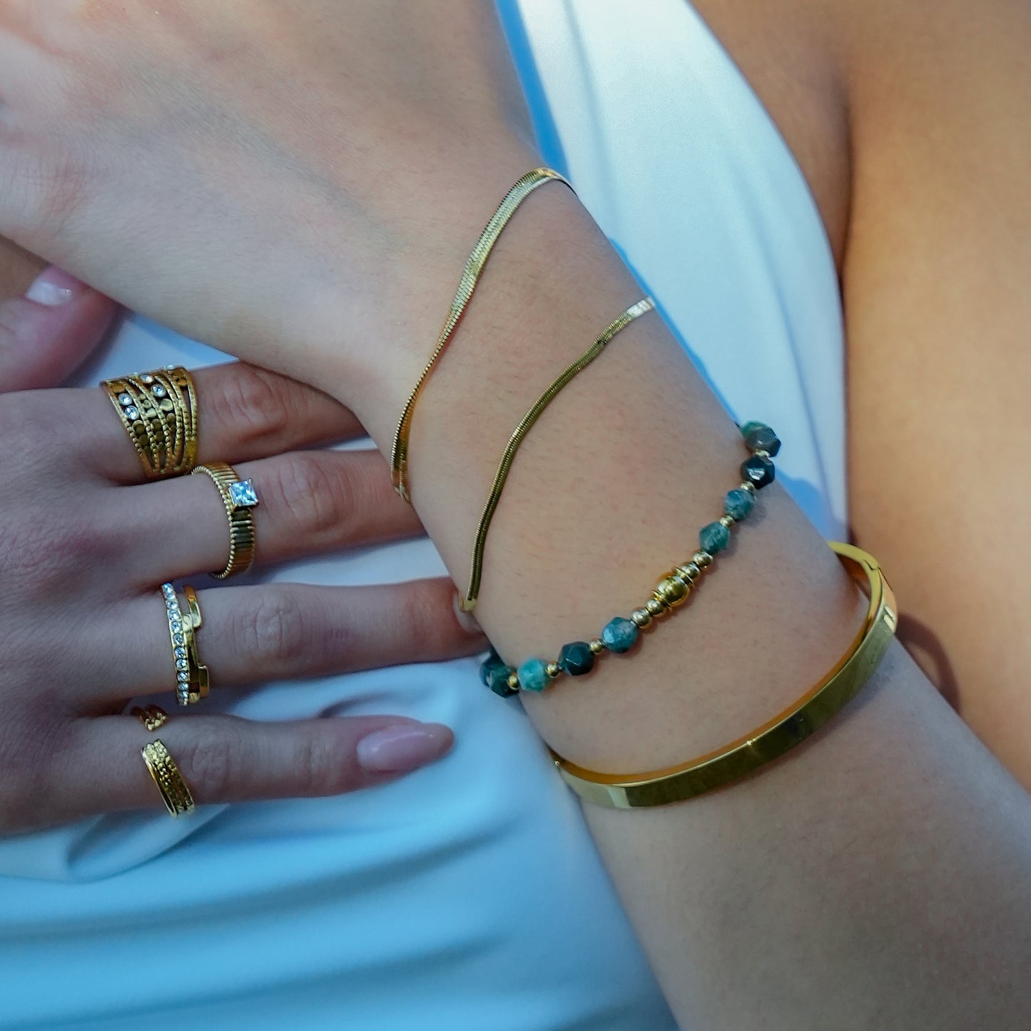 Style ATTILI: Minimalist Classic Gold Band Bracelet