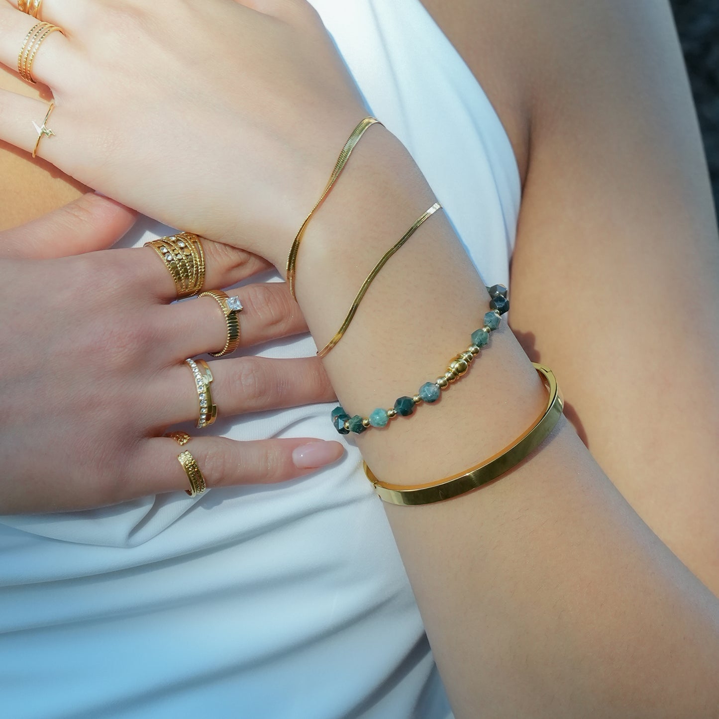 Style ATTILI: Minimalist Classic Gold Band Bracelet