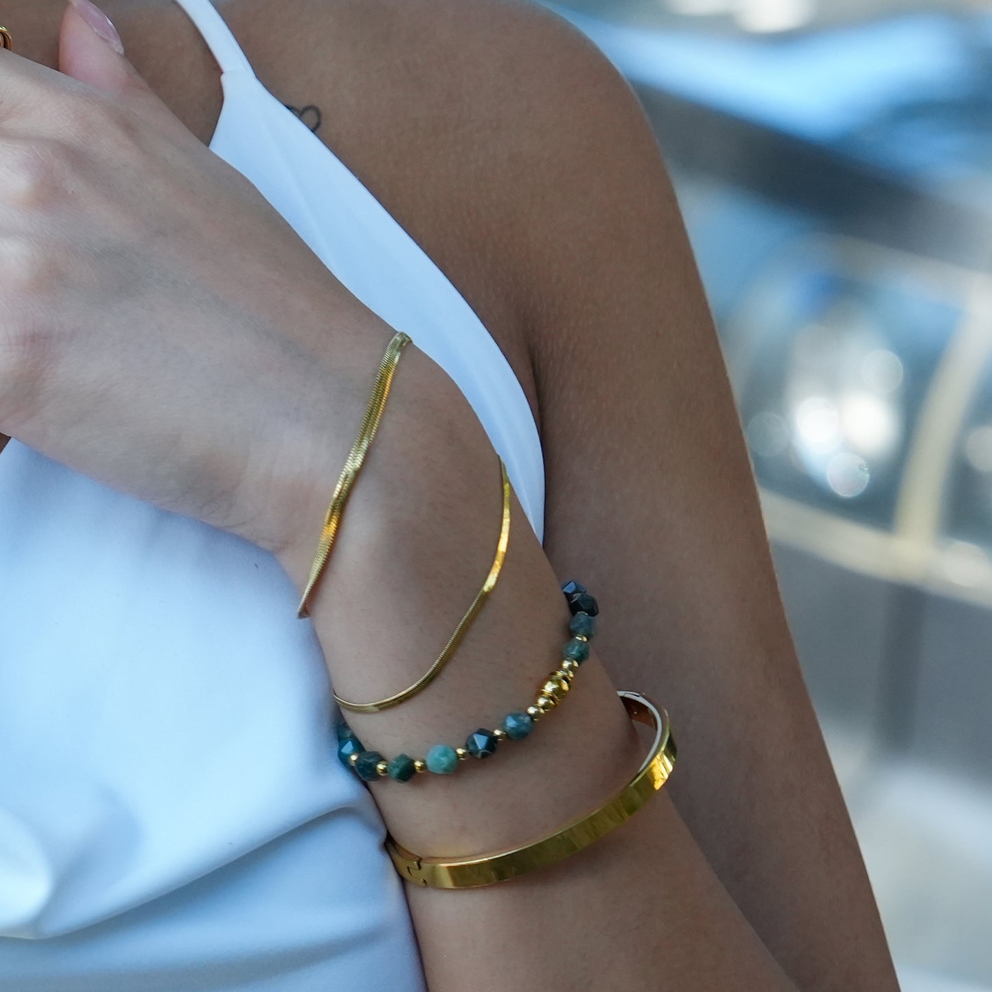 Style ATTILI: Minimalist Classic Gold Band Bracelet