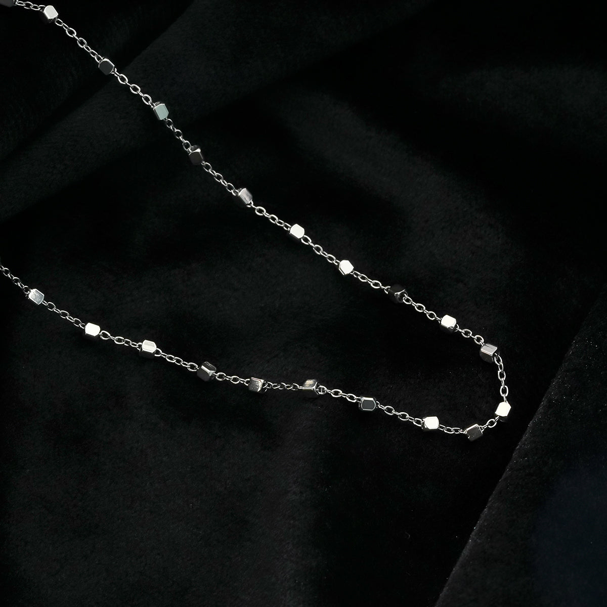 AUREOLE Silver (White Gold): Essential Daily Chain with Delicate Square Beads