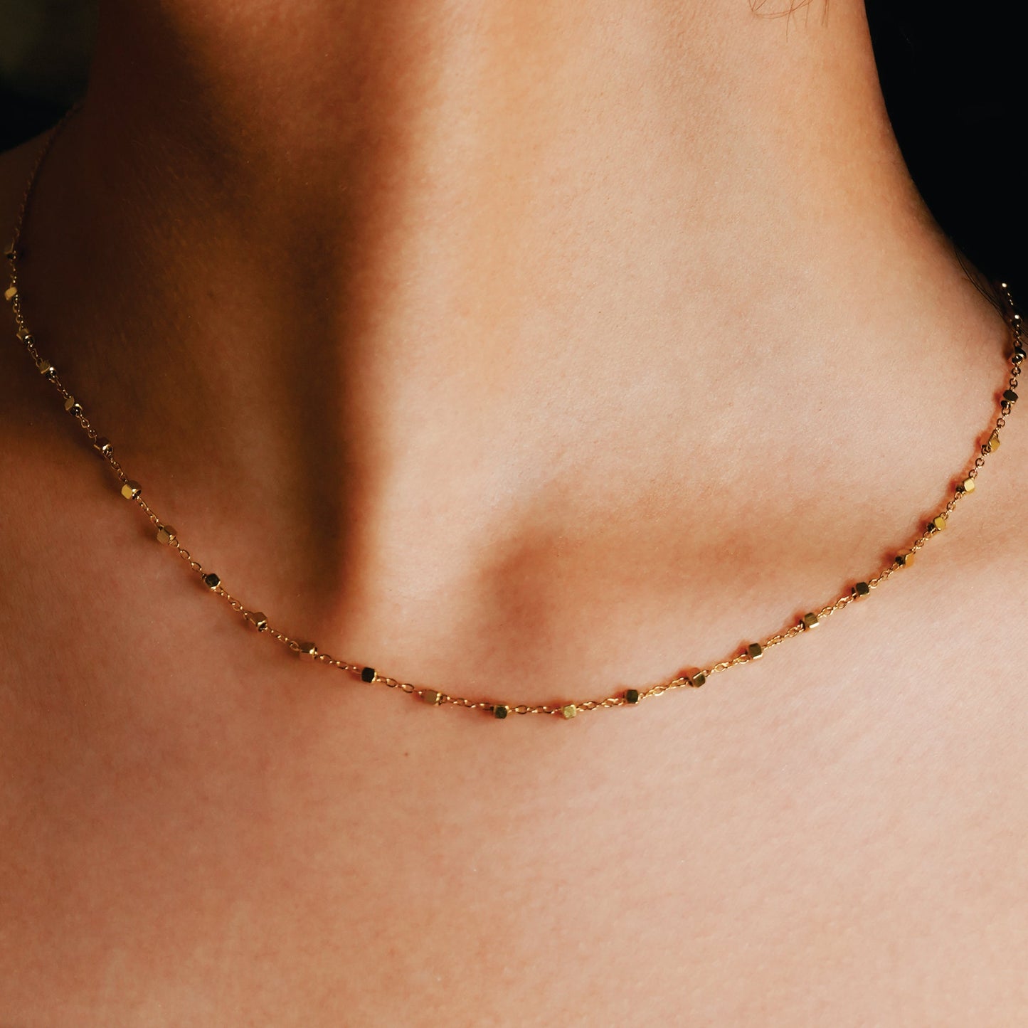 AUREOLE Gold: Essential Daily Chain with Delicate Square Beads