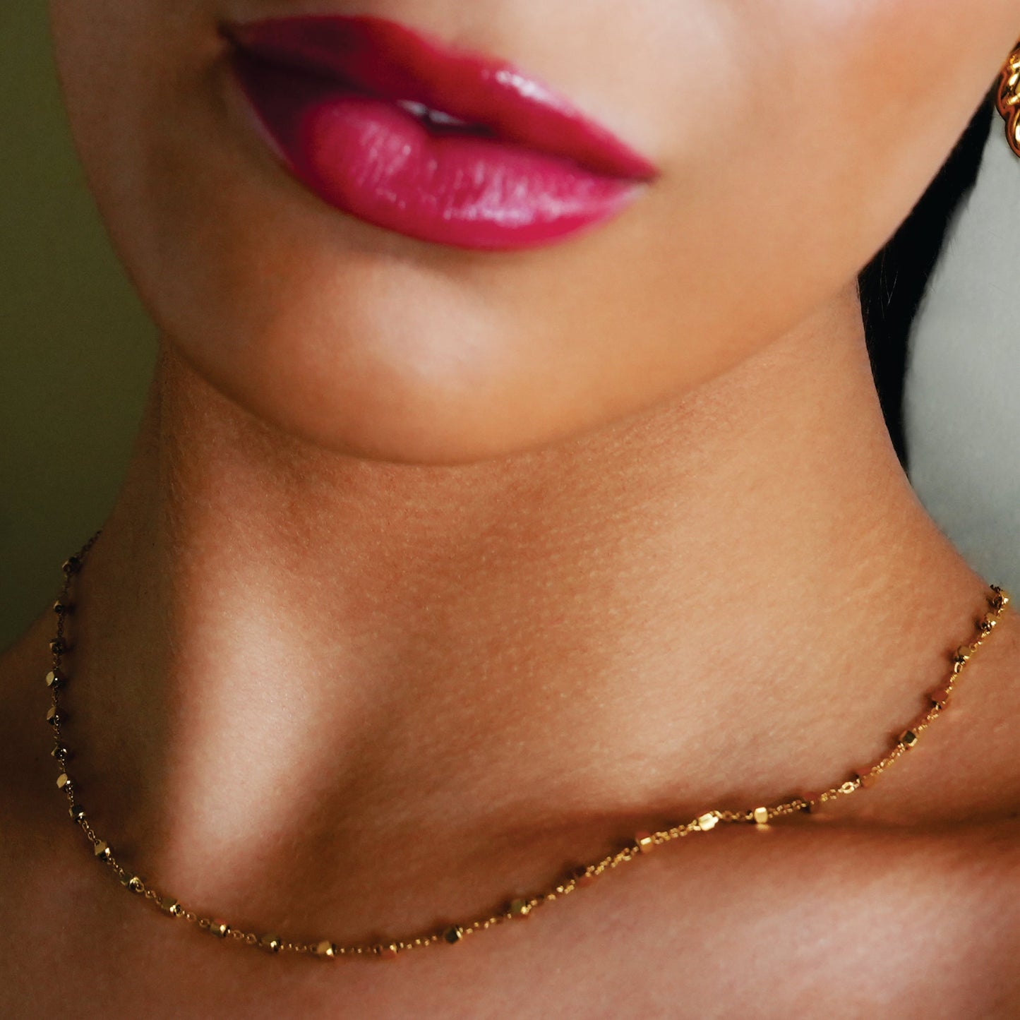 AUREOLE Gold: Essential Daily Chain with Delicate Square Beads