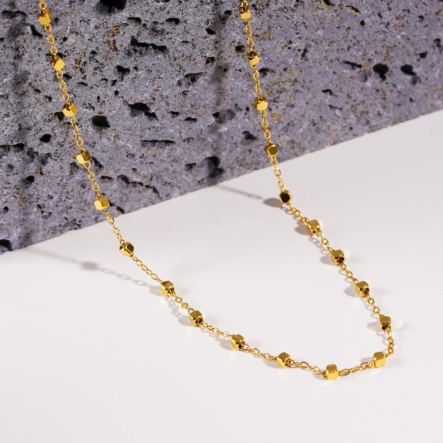 AUREOLE Gold: Essential Daily Chain with Delicate Square Beads