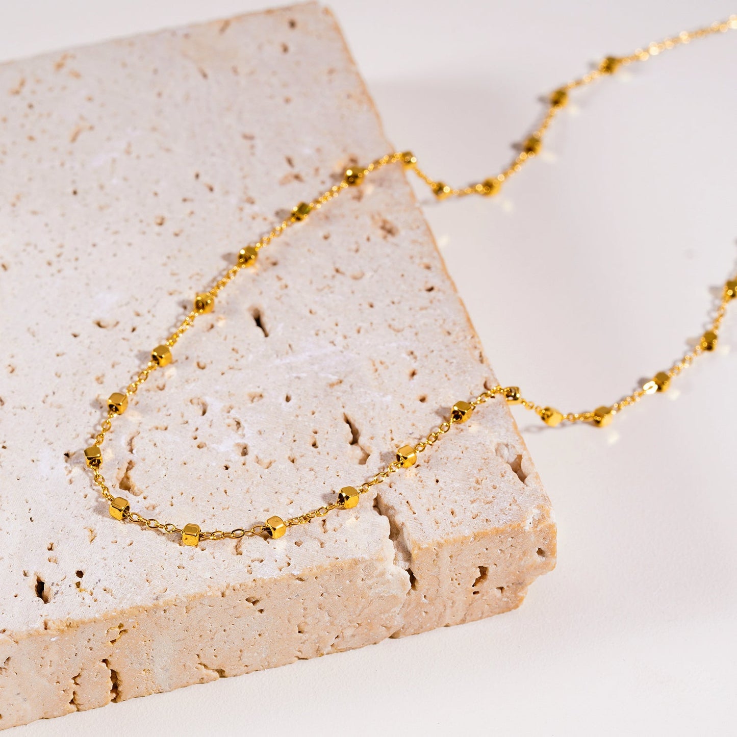 AUREOLE Gold: Essential Daily Chain with Delicate Square Beads