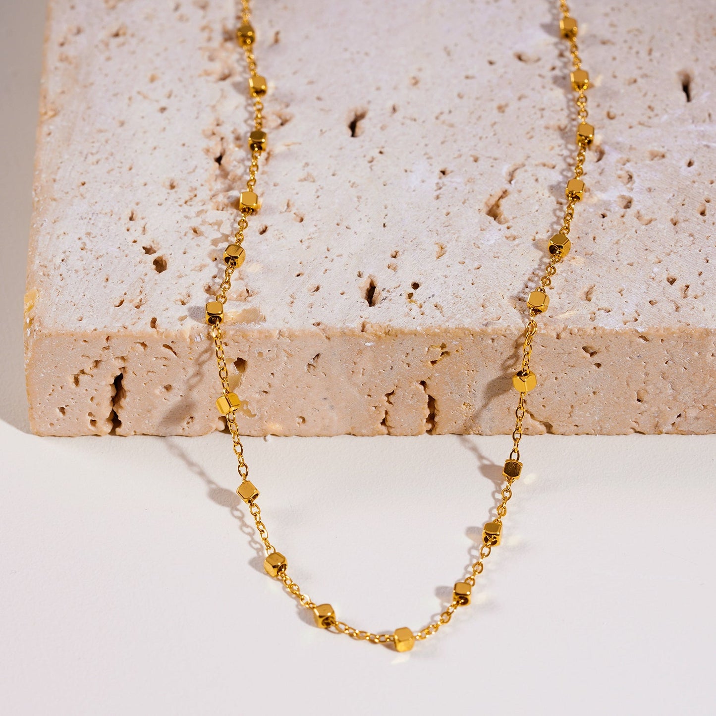AUREOLE Gold: Essential Daily Chain with Delicate Square Beads