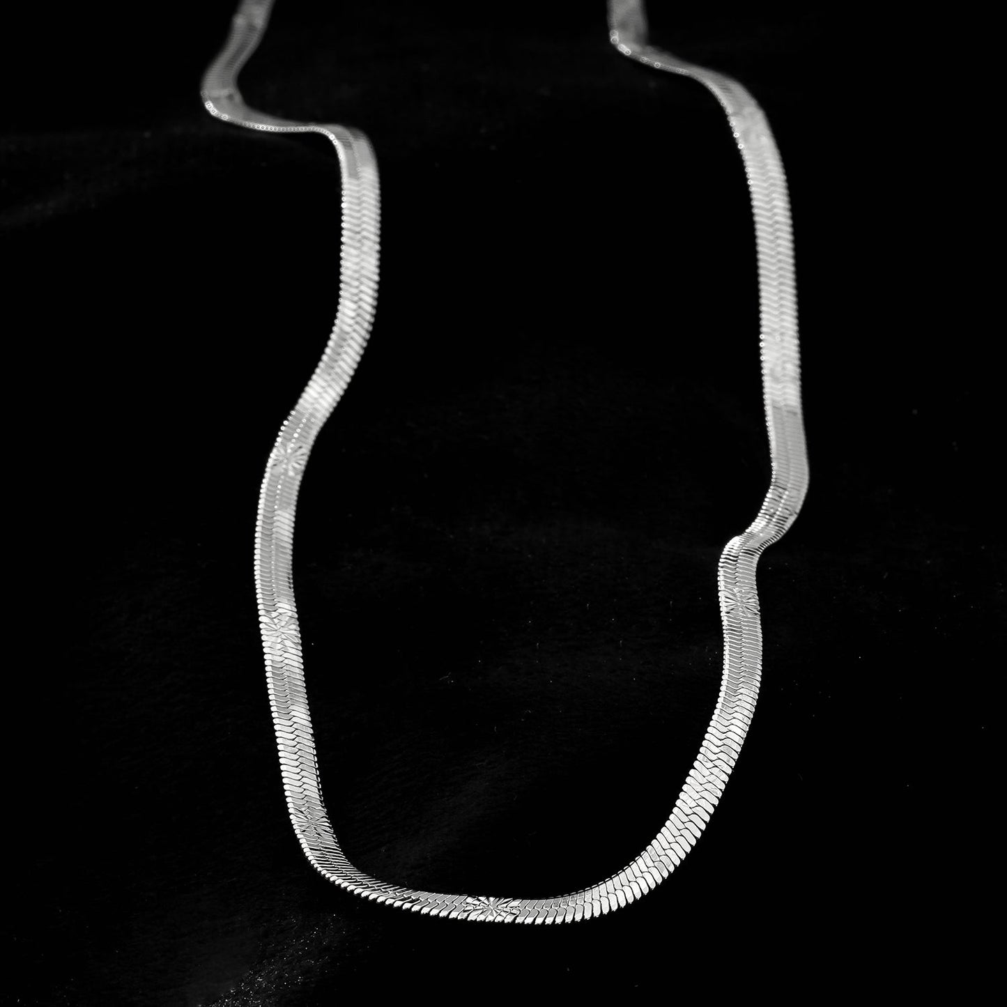BAMBURG Silver: Star Embossed Snake Skin Textured Chain Necklace
