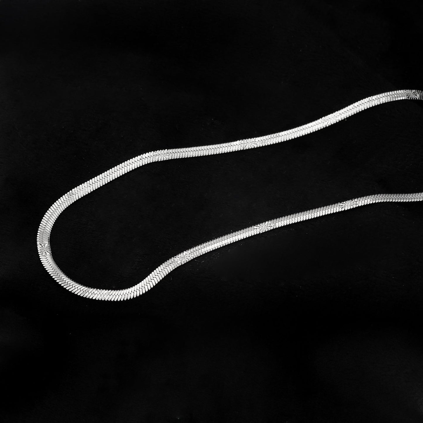 BAMBURG Silver: Star Embossed Snake Skin Textured Chain Necklace