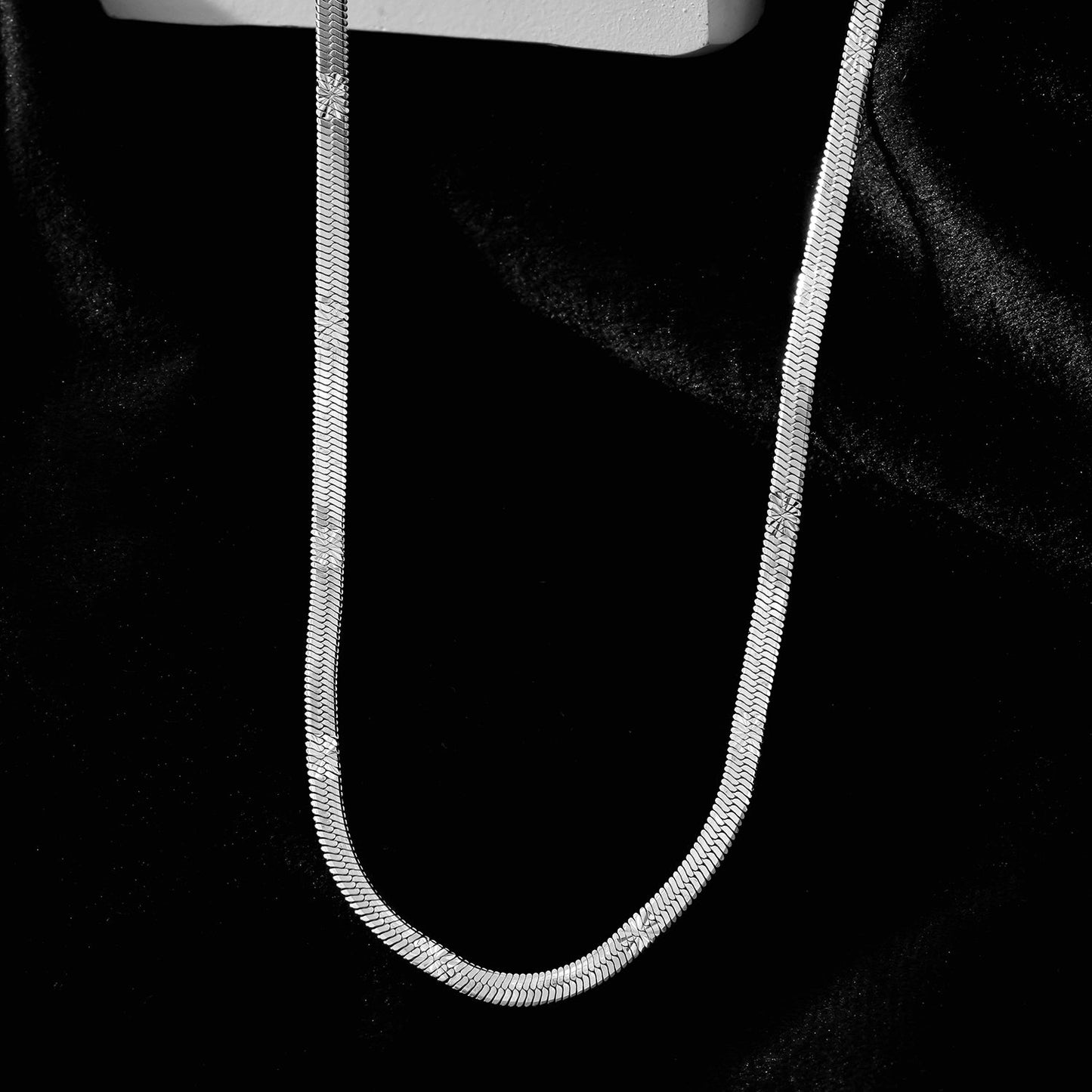 BAMBURG Silver: Star Embossed Snake Skin Textured Chain Necklace