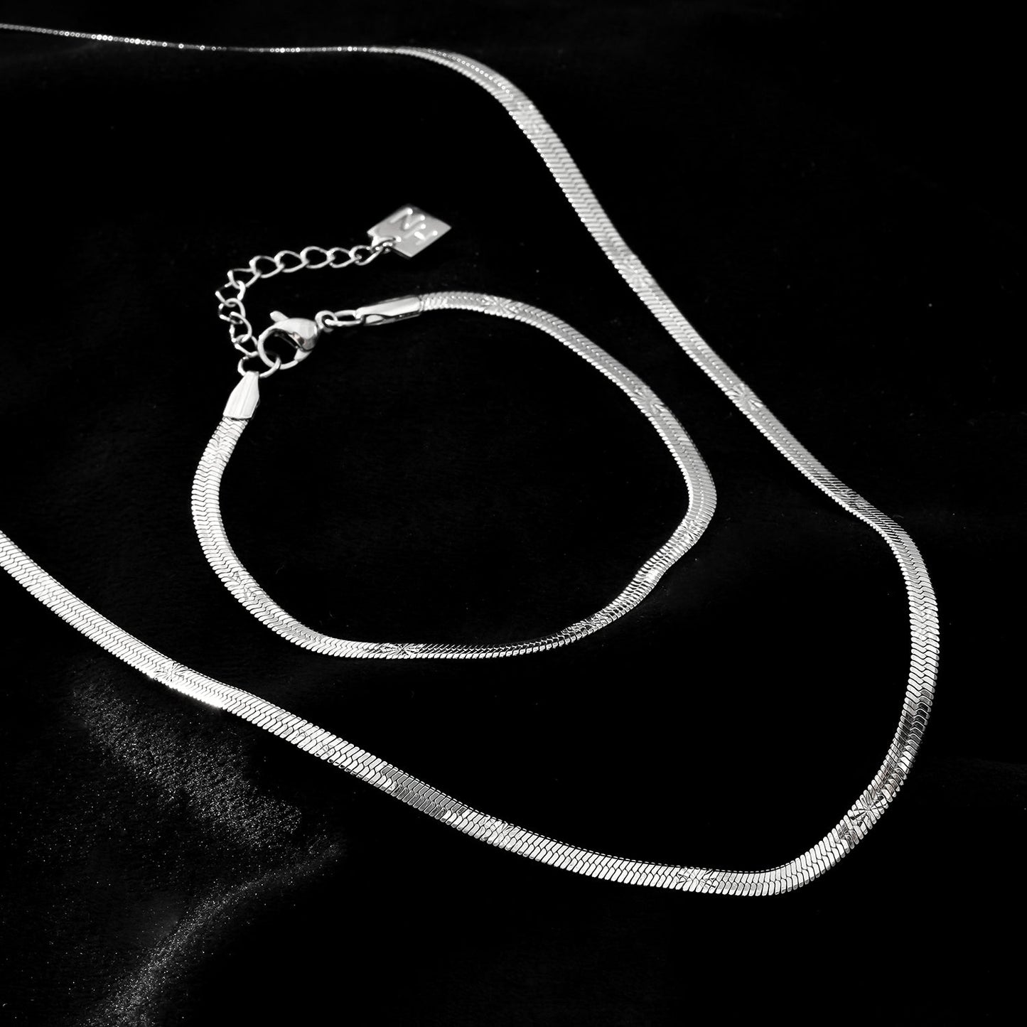 BAMBURG Silver: Star Embossed Snake Skin Textured Chain Necklace