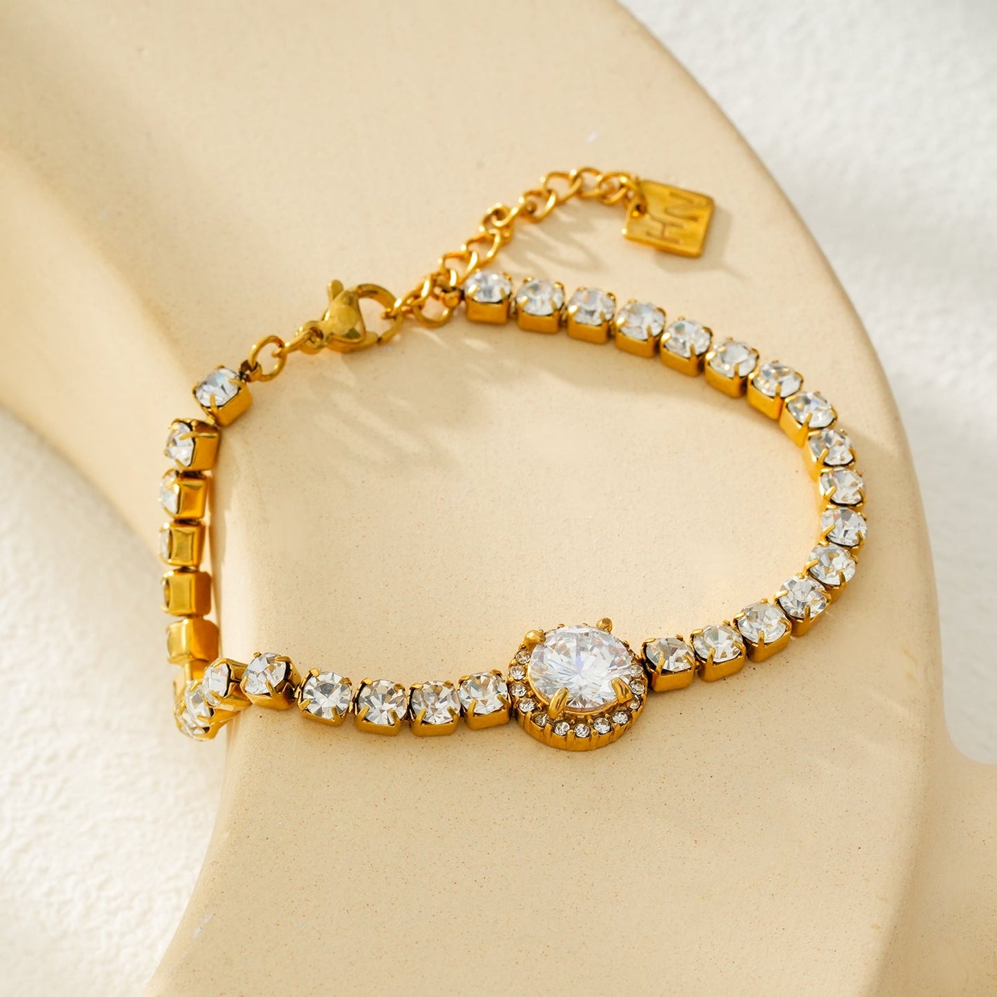 BEREA Gold: Tennis Bracelet with Large Zirconia (CZ) Centrepiece  – Timeless Elegance for Every Occasion