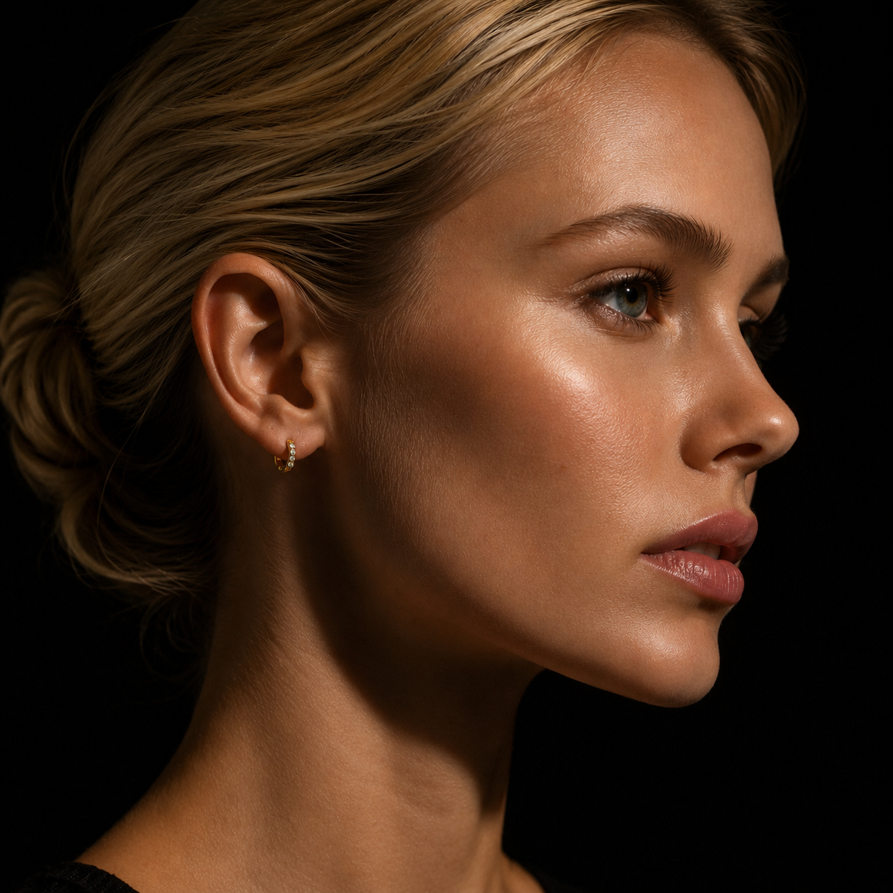 BLIJDE Gold: Single Row Pavé Zirconia (CZ) Mini Hoop Earrings
