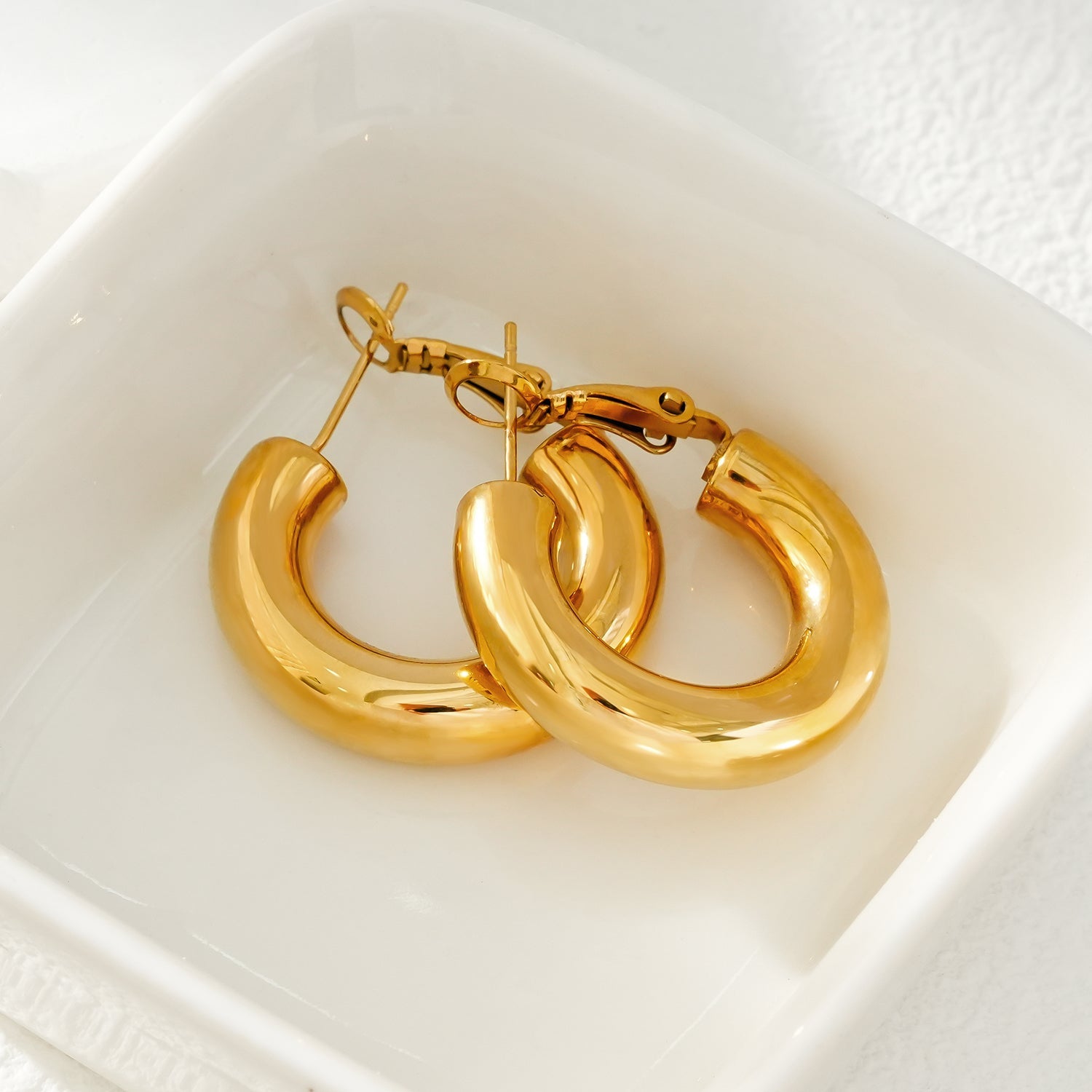 BLYDE Gold: Semi-Wide Essential Mini Hoop Earrings (2.5cm)