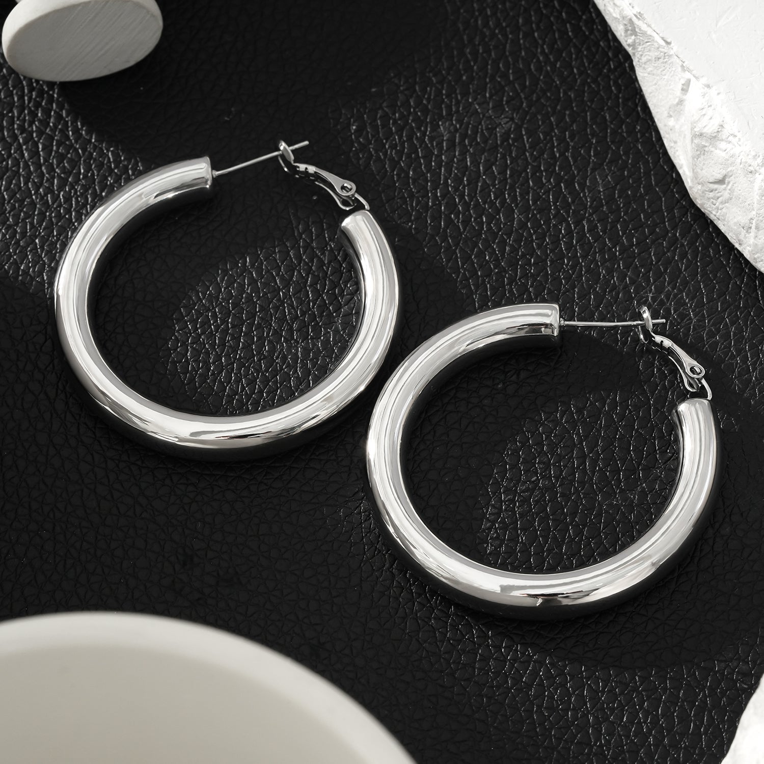 BOBOYI White Gold (Silver Tone): Mid Width Smooth Finish Effortless Day-to-Night Classic Hoops