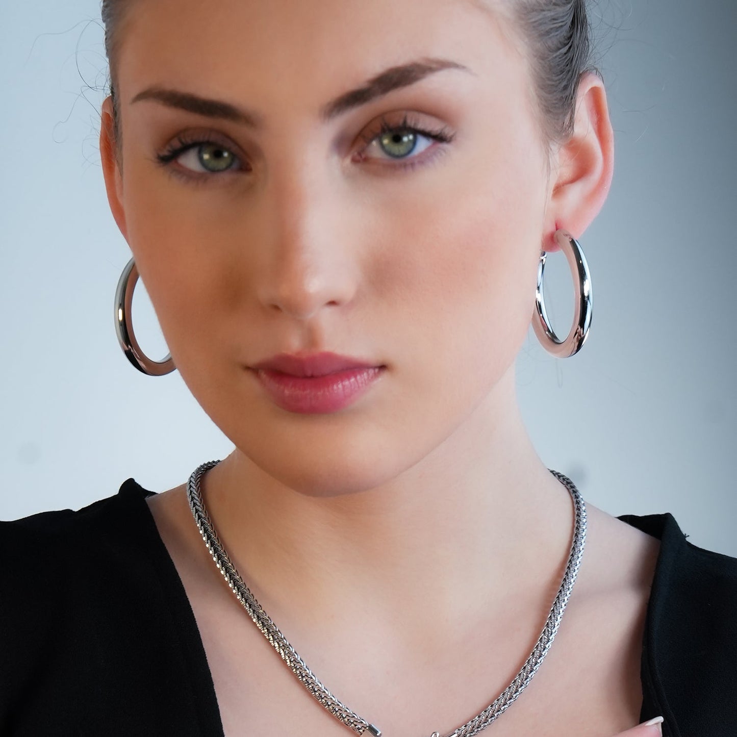 BOBOYI White Gold (Silver Tone): Mid Width Smooth Finish Effortless Day-to-Night Classic Hoops