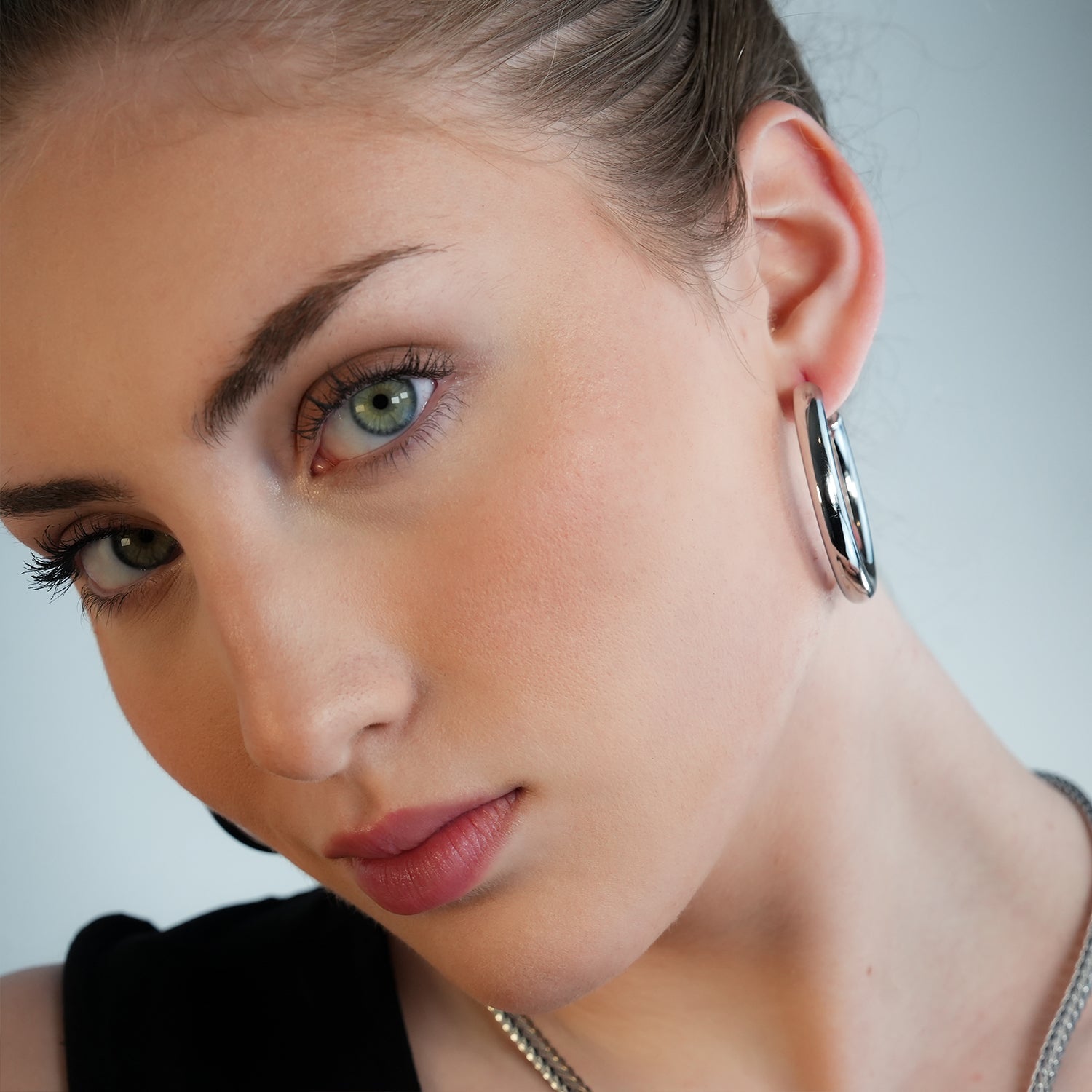 BOBOYI White Gold (Silver Tone): Mid Width Smooth Finish Effortless Day-to-Night Classic Hoops