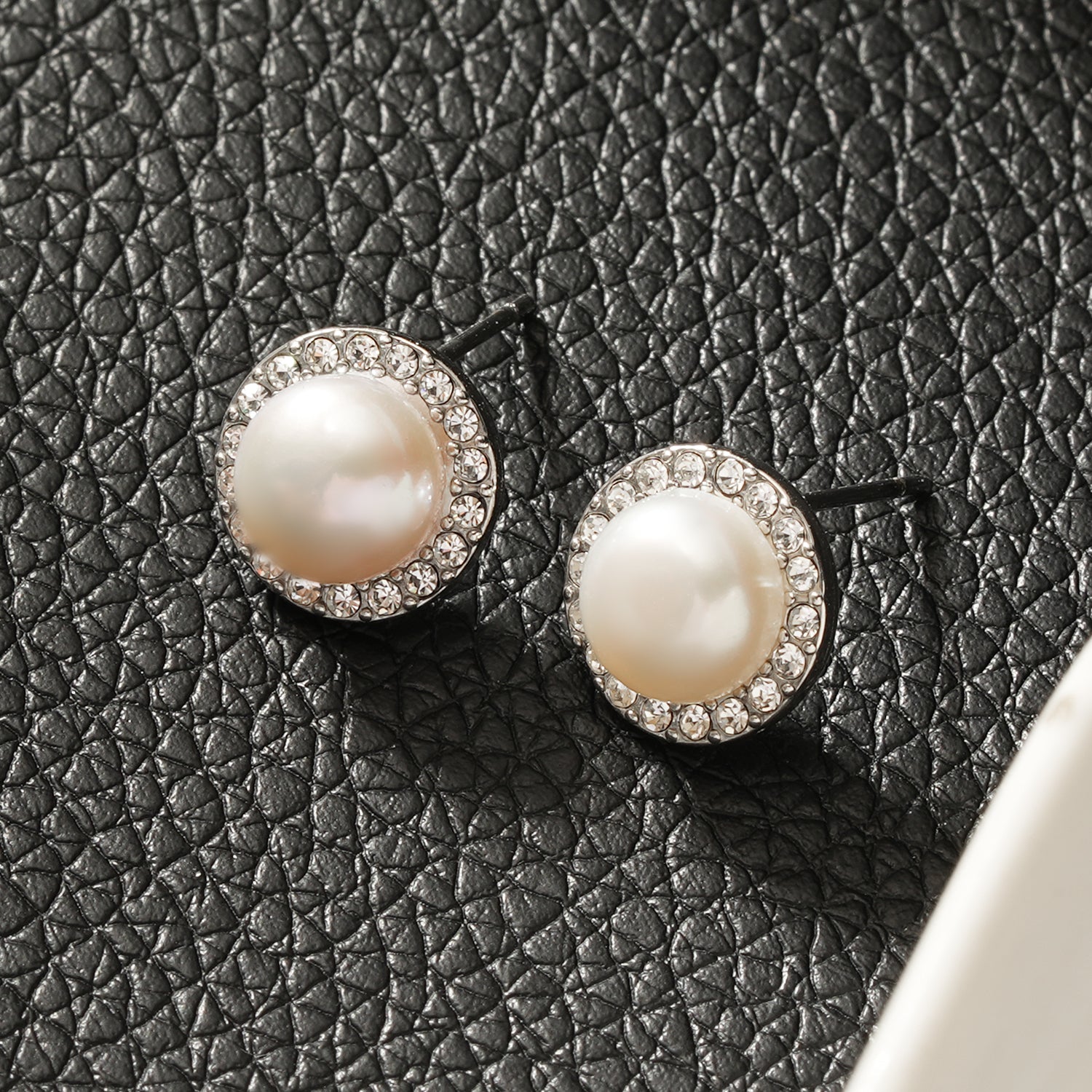 CADDA Silver (White Gold): Stud Earrings with Freshwater Pearl & Pavé Zirconia Border