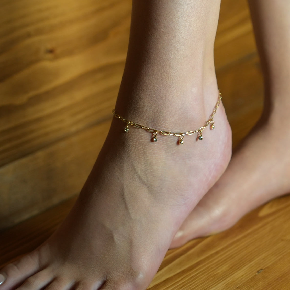 Style CANARI 2083: Mini Paper-Clip Chain Anklet with Satellite Zirconia Charms.