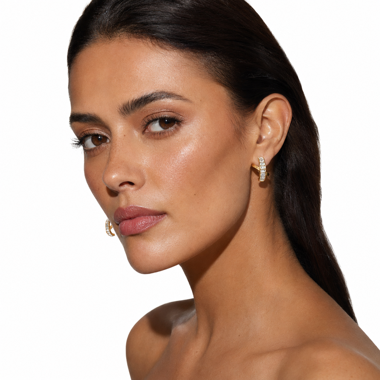 CARBIS: Retro Style Crossover Zirconia Embedded Earrings in Gold