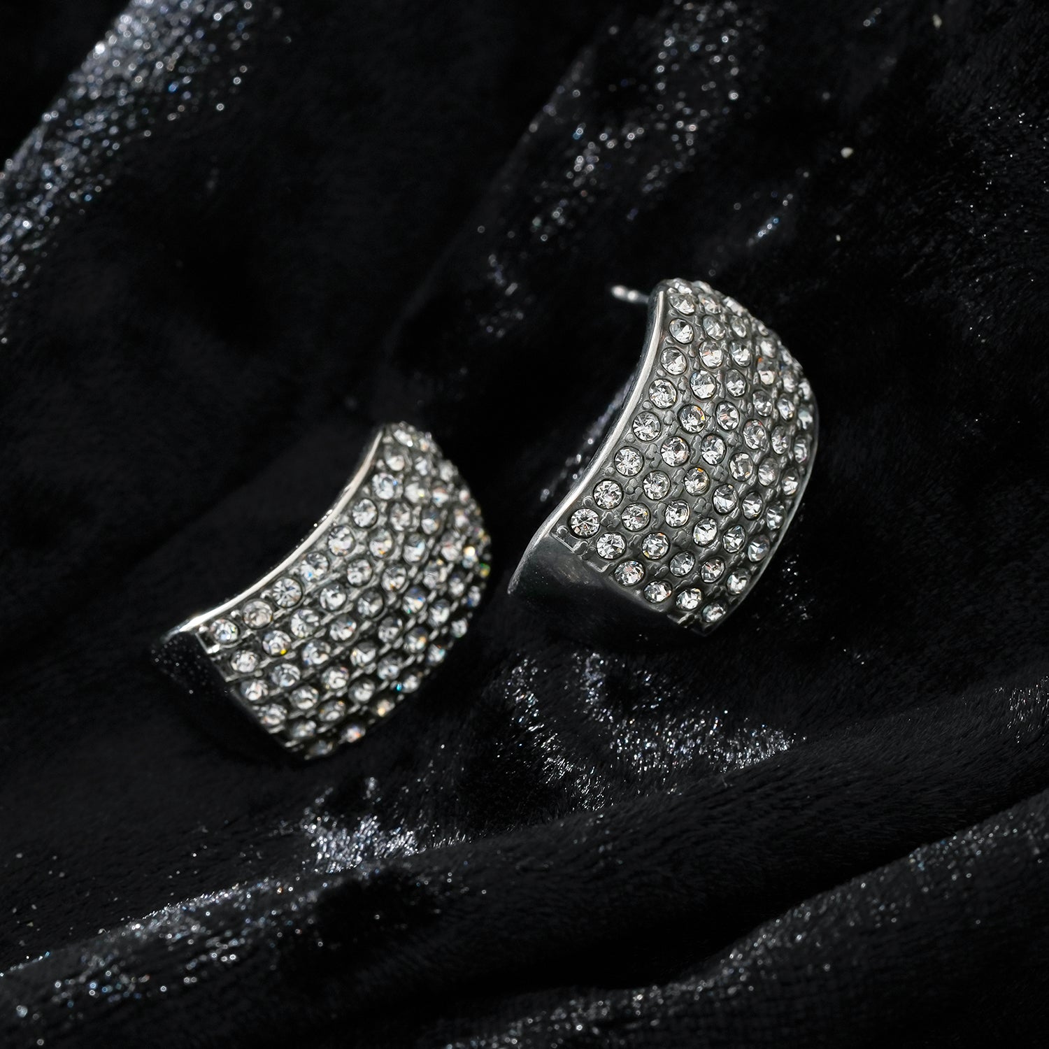 Style CARMEL: Curved Pavé Zirconia Stud Earrings in White Gold (Silver Toned)