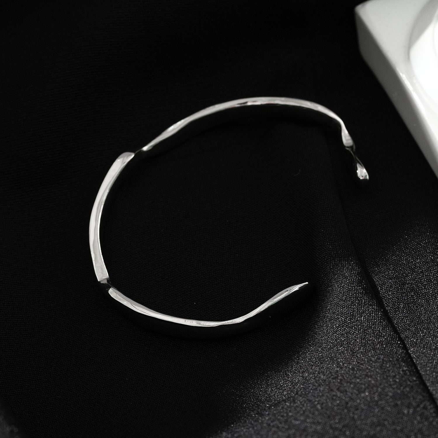 Style CHANBA: Avant Garde Abstract Shaped Bracelet in White Gold (Silver Toned)