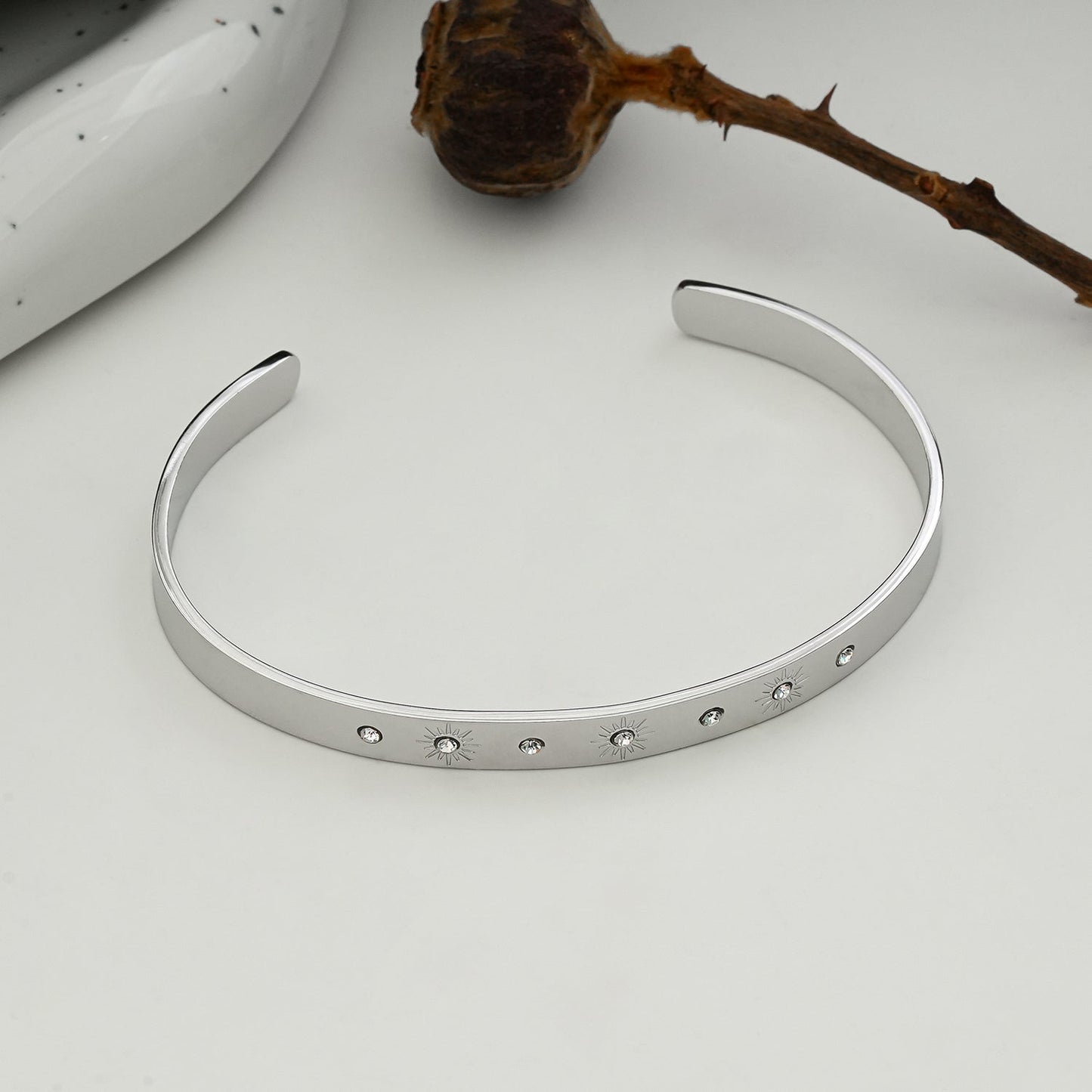 CHIMAKAK Silver (White Gold): Star-Engraved Zirconia Embedded Band Bracelet