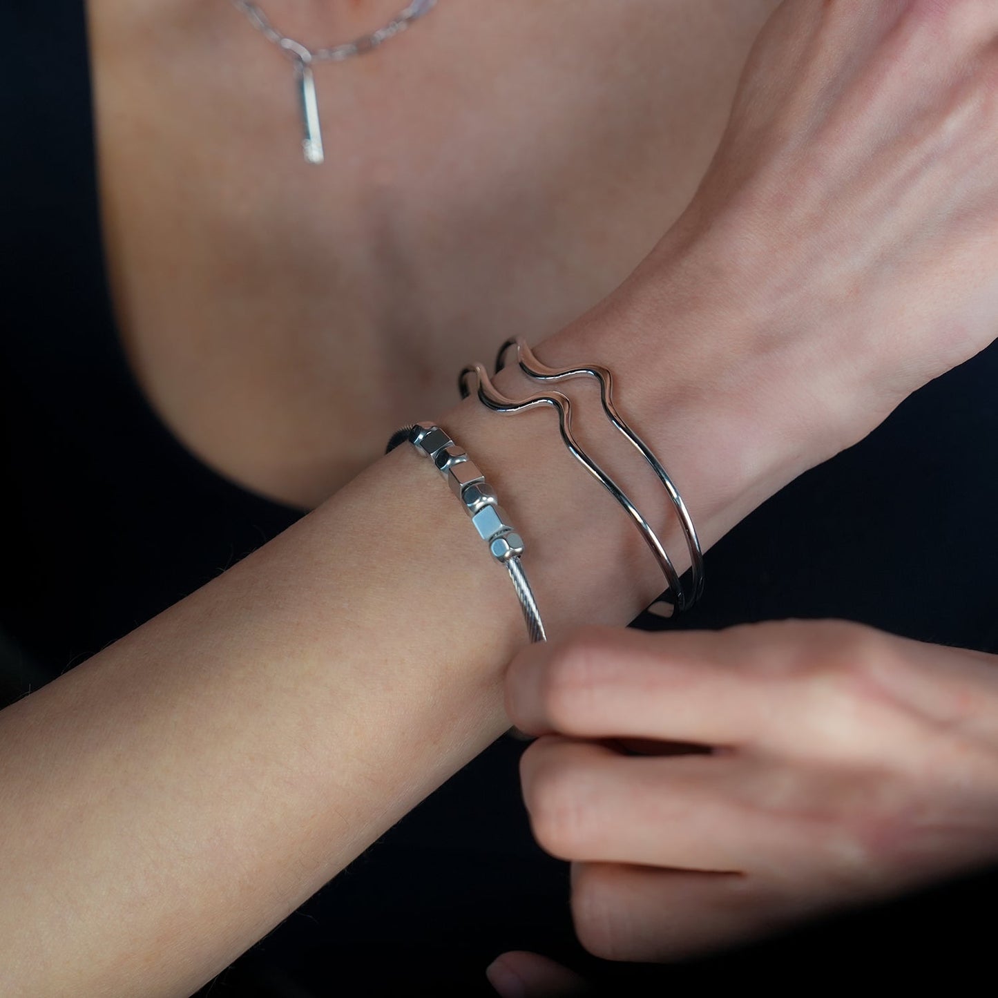 Style CHITRA: Industrial-Chic Bracelet with Abstract Shaped Parallel Bands in Silver