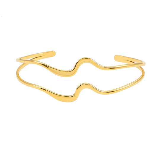 Style CHITRA: Industrial-Chic Bracelet with Abstract Shaped Parallel Bands in Gold