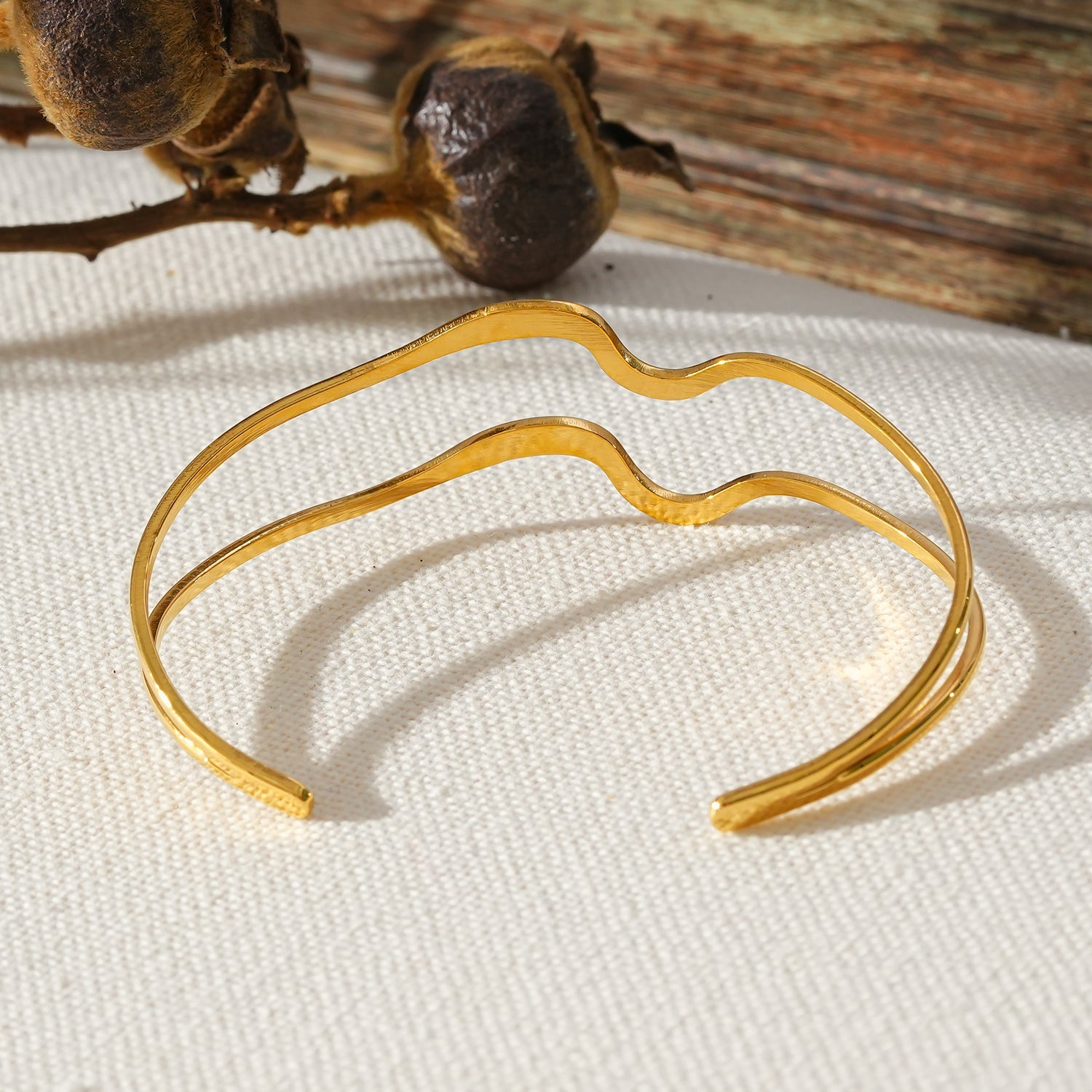 Style CHITRA: Industrial-Chic Bracelet with Abstract Shaped Parallel Bands in Gold