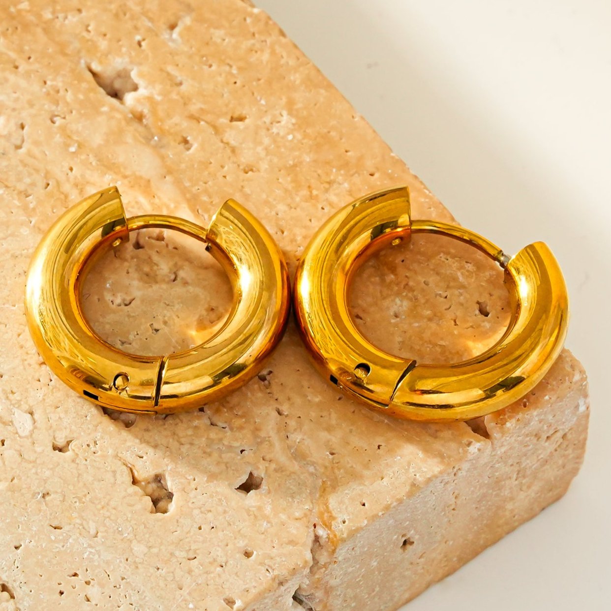 Style CHOLULA: Mid Width Smooth Surface Tube Hoop Earrings in Gold