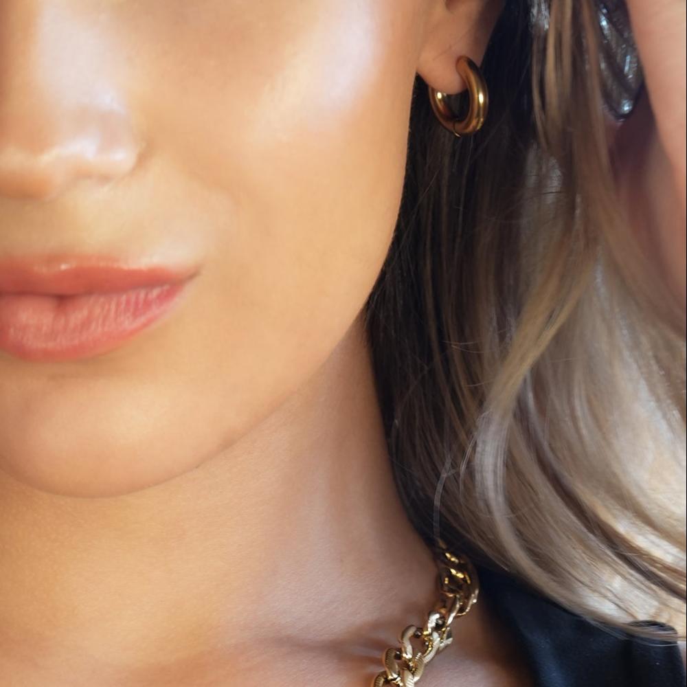 CHOLULA Gold: Mid Width Smooth Surface Tube Hoop Earrings