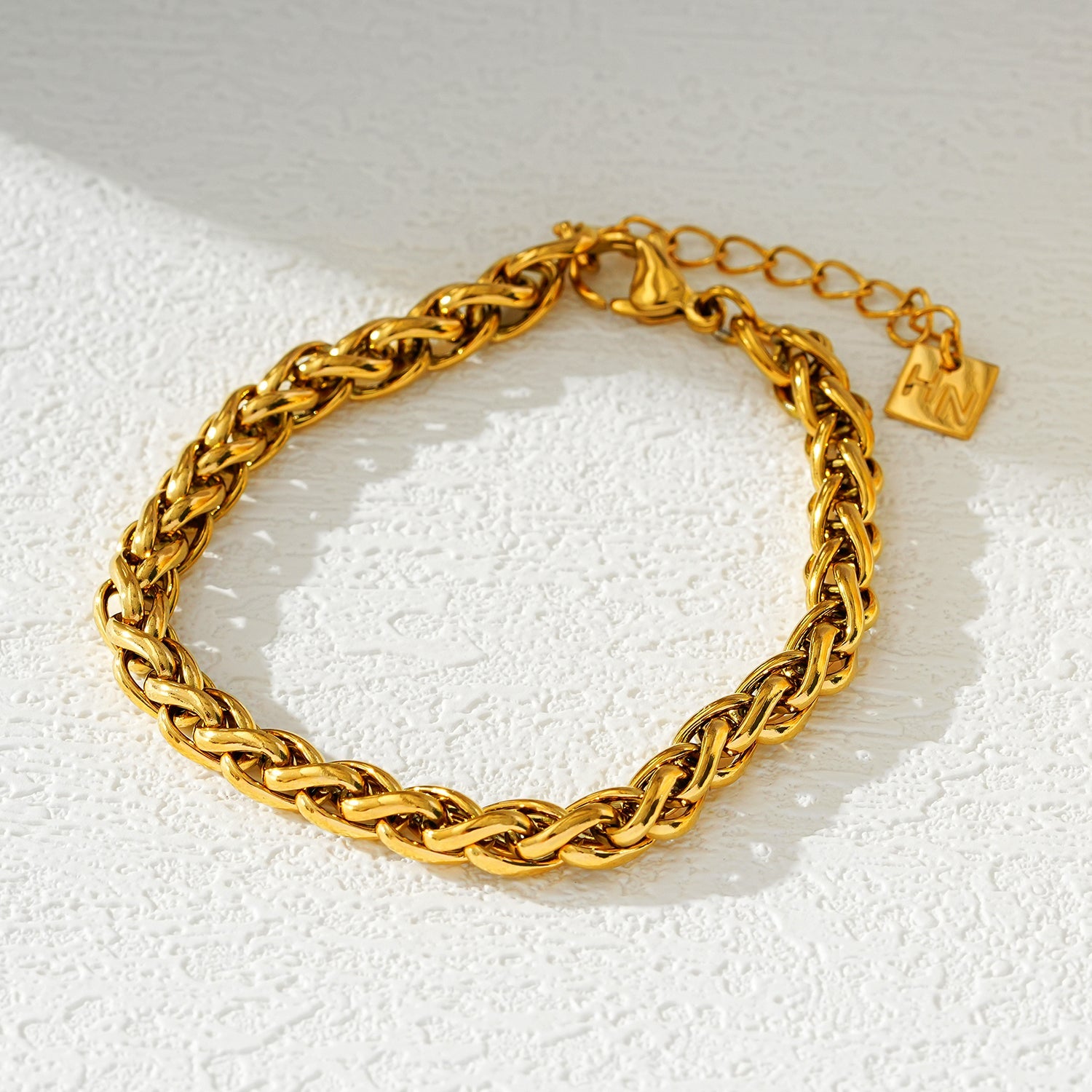 Style CLOVELLY 0791: Interwoven Oval Hoop Bracelet