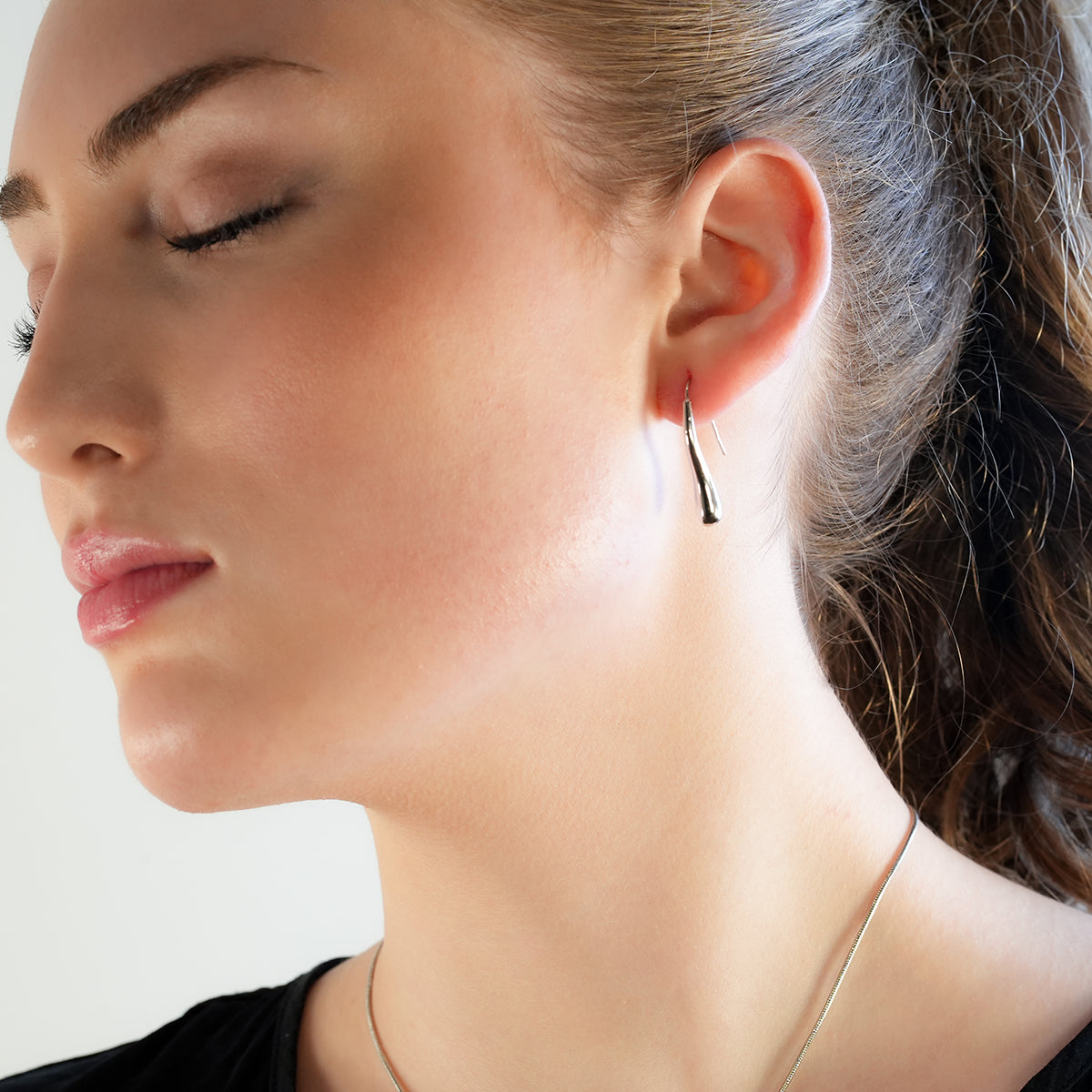 Style CORNING Silver Toned (White Gold): Tadpole-Shaped Earrings – Unique Elegance with a Playful Twist