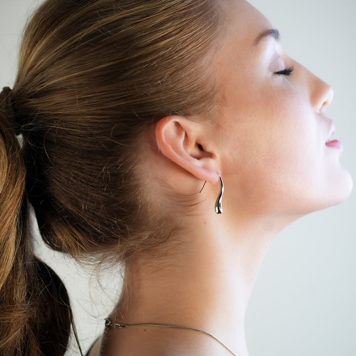 Style CORNING Silver Toned (White Gold): Tadpole-Shaped Earrings – Unique Elegance with a Playful Twist