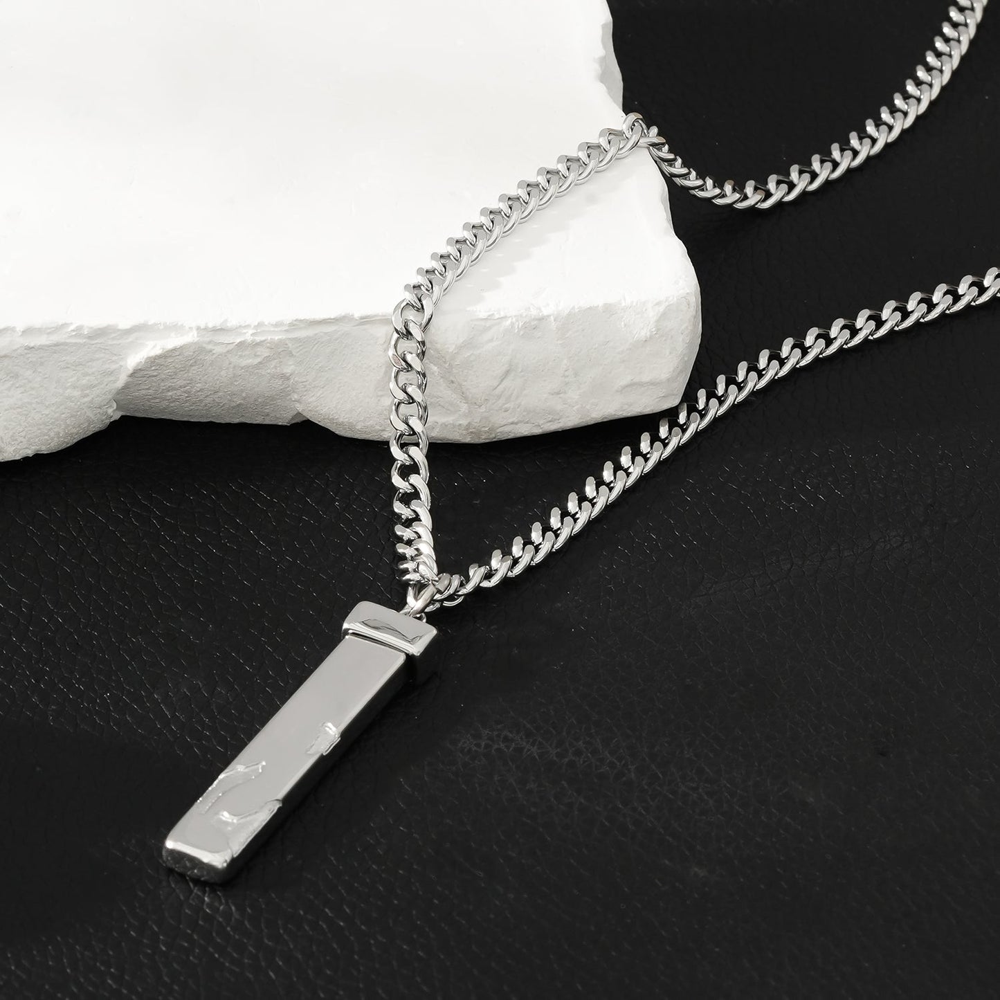 DAKARIA SILVER (White Gold): Chipped Effect Geometric Pendant on Chunky Chain