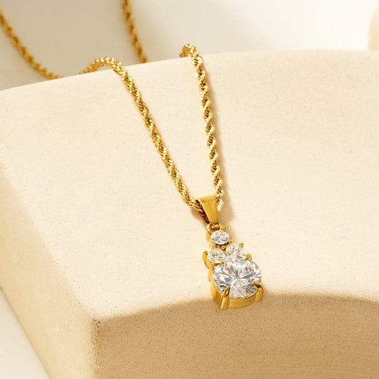 DANAE Gold: Textured Rope Chain with Zirconia Gems Pendant – Trio of Mini Stones on a Larger Gem